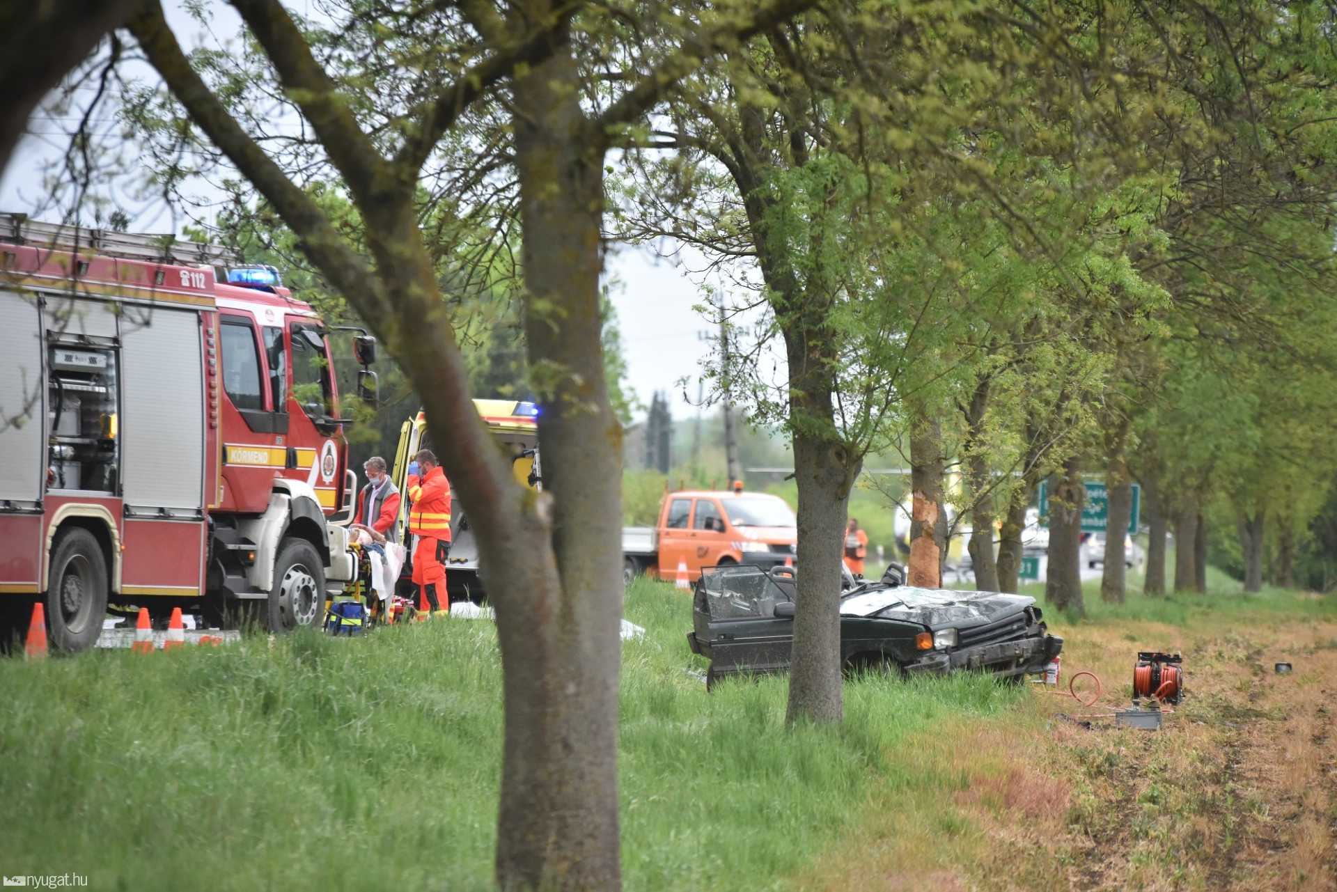 Mentőhelikopter érkezett a sérültért - fának csapódott egy Land Rover Csákánydoroszlónál 