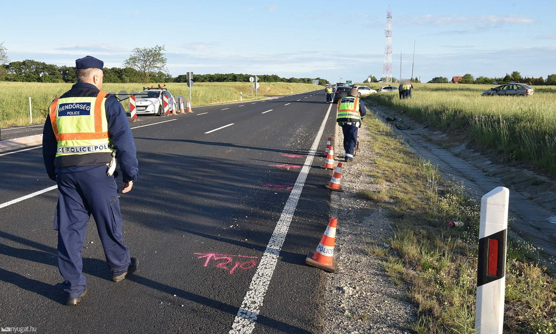 Átpördült a tetején a Citroen 