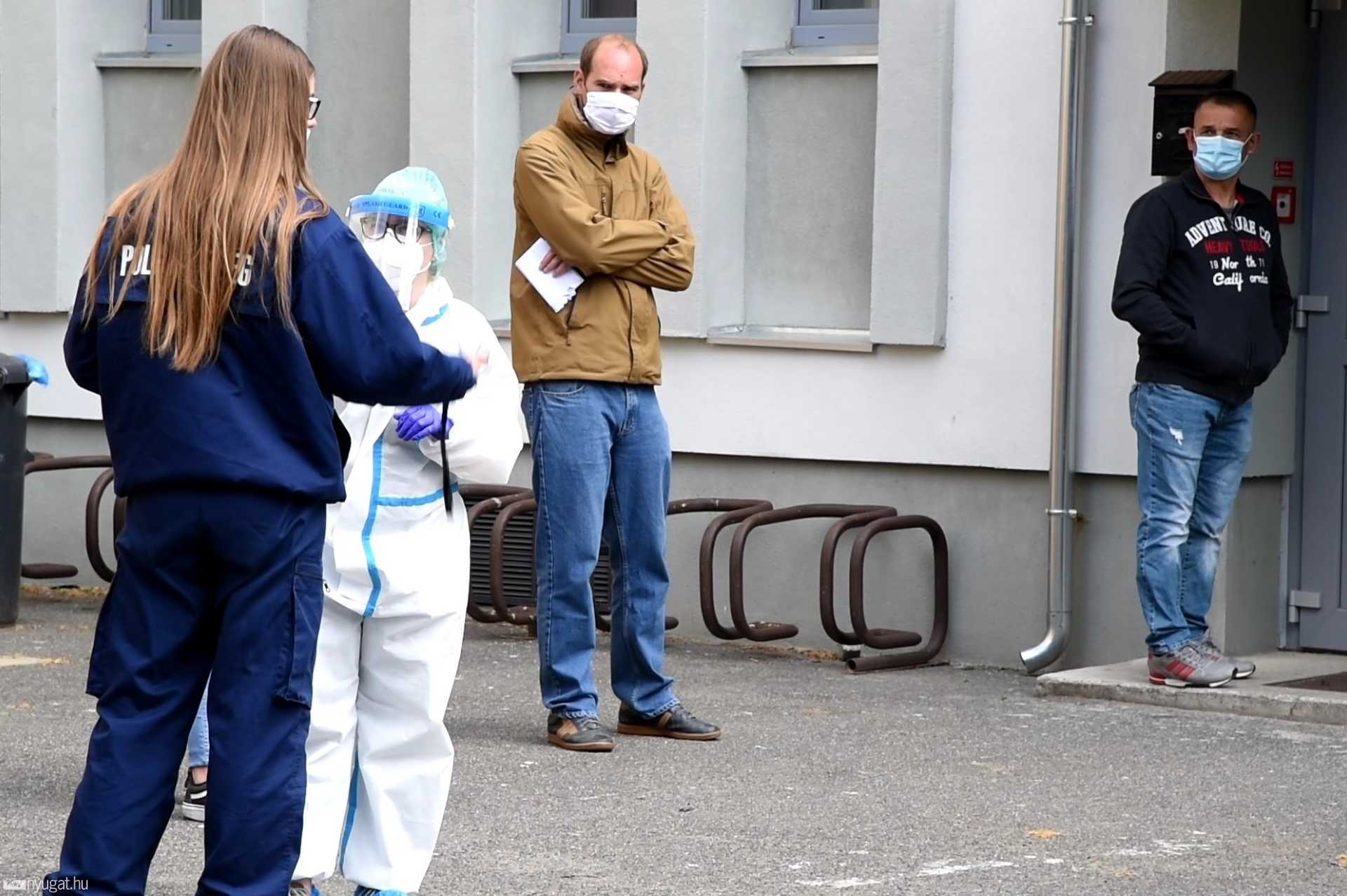 Koronavírus teszt a szombathelyi sportházban (2020. május)