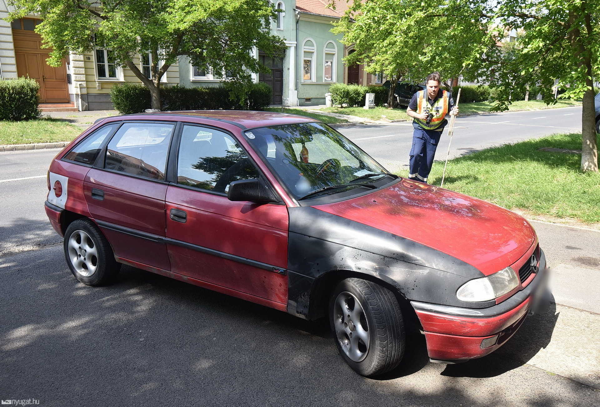 Jobbról előzte a jobbra kanyarodó Opelt egy Suzuki motor Szombathelyen