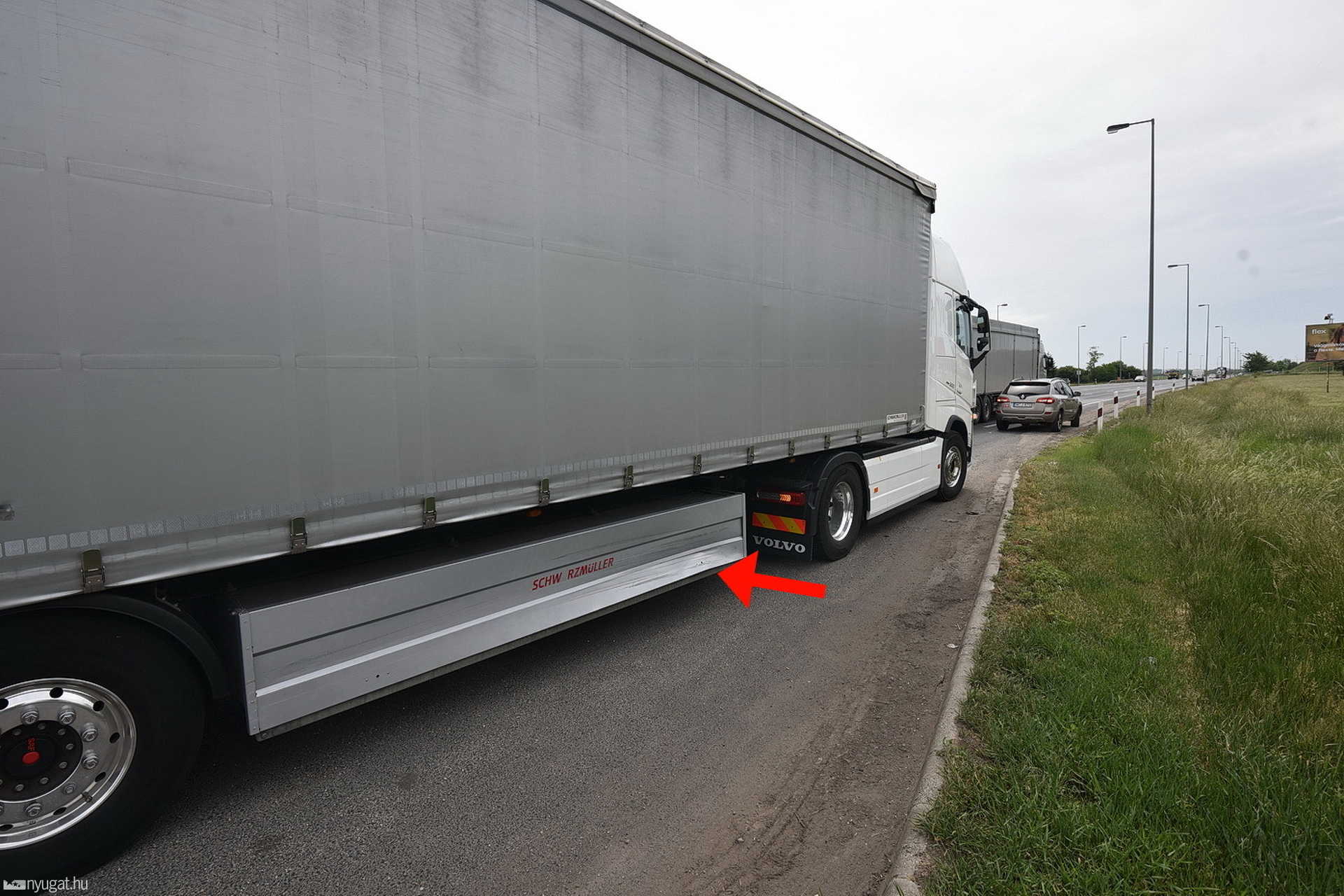 Volvo kamion oldalába hajtott egy Peugeot Szombathely határában 