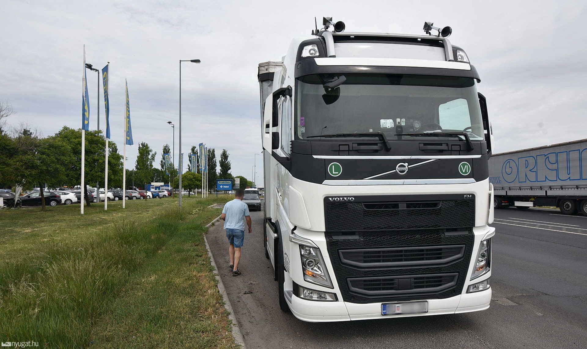 Volvo kamion oldalába hajtott egy Peugeot Szombathely határában 