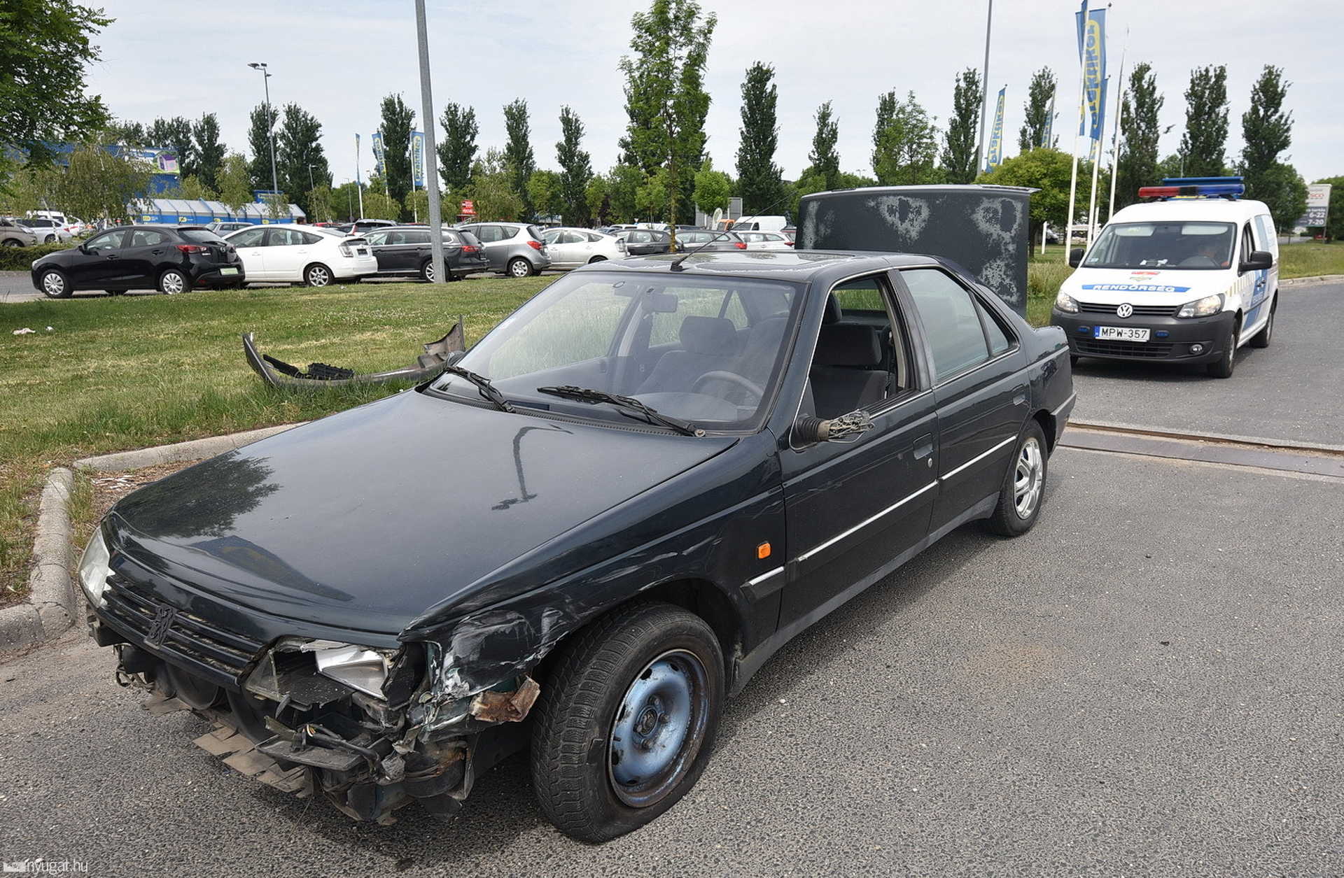 Volvo kamion oldalába hajtott egy Peugeot Szombathely határában 
