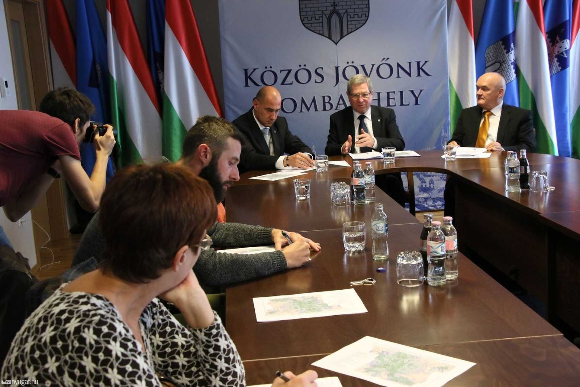 A 2016-os sajtótájékoztató, ahol bejelentették az egymilliárdos kerékpárút-fejlesztést