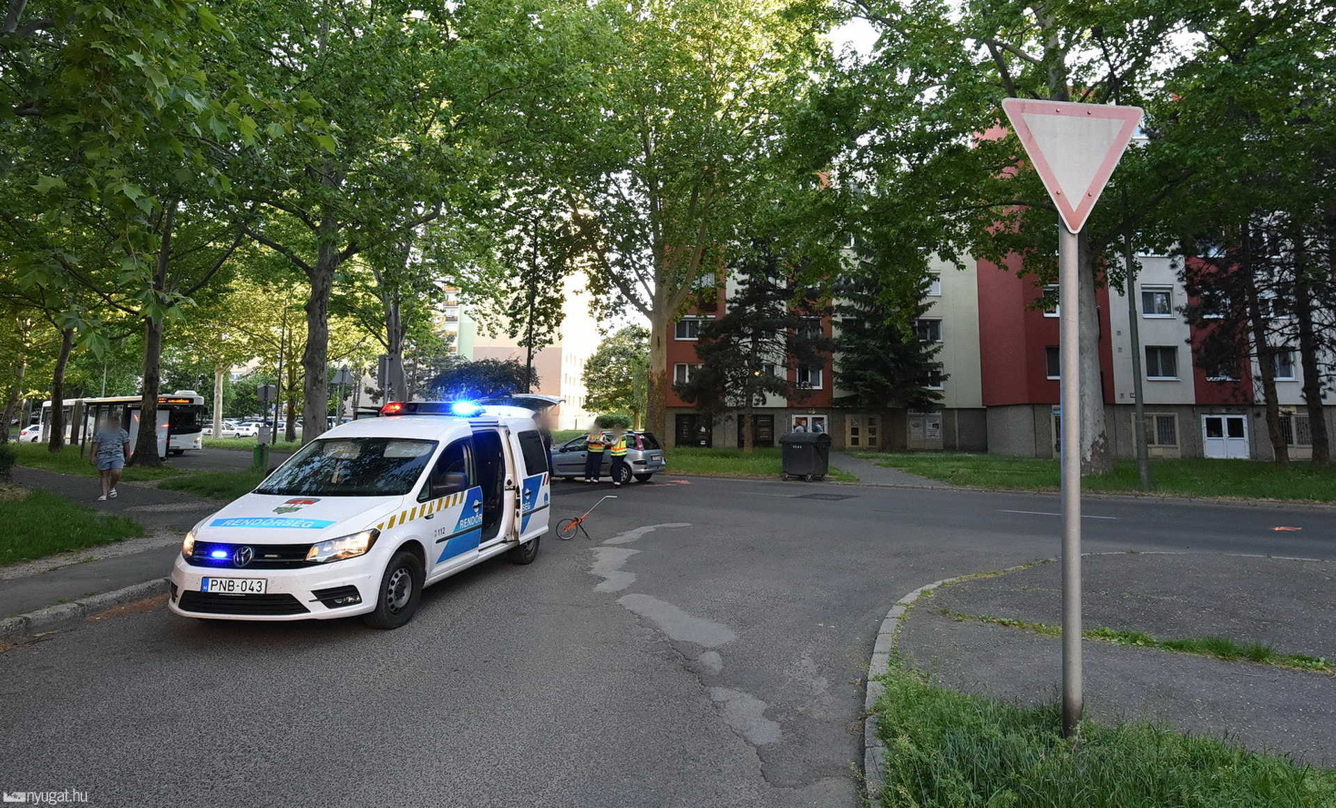 Erősen ittas sofőr koccant rendőrautóval Szombathelyen 