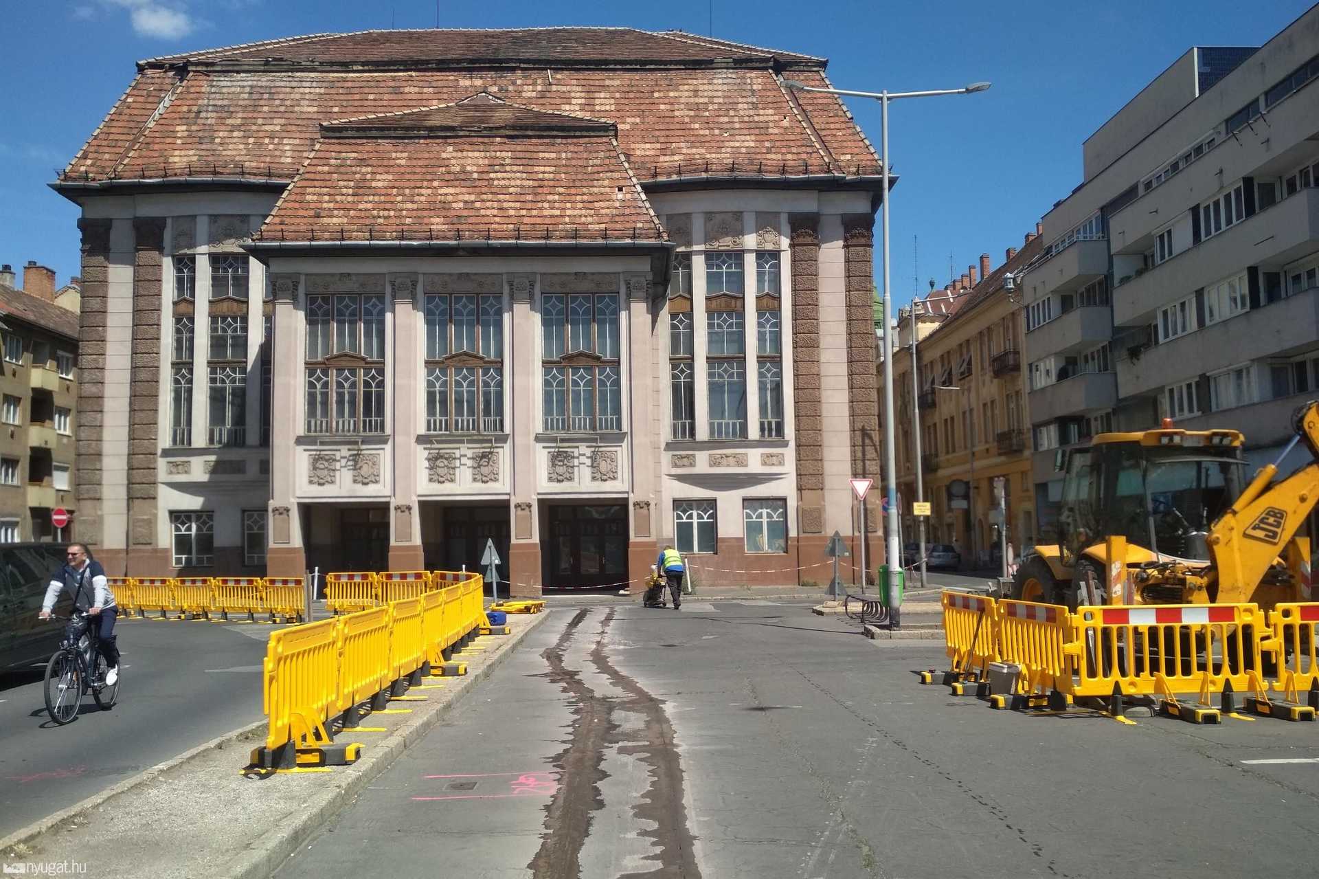 Gáz rekonstrukciós munka a Mártírok terén Szombathelyen