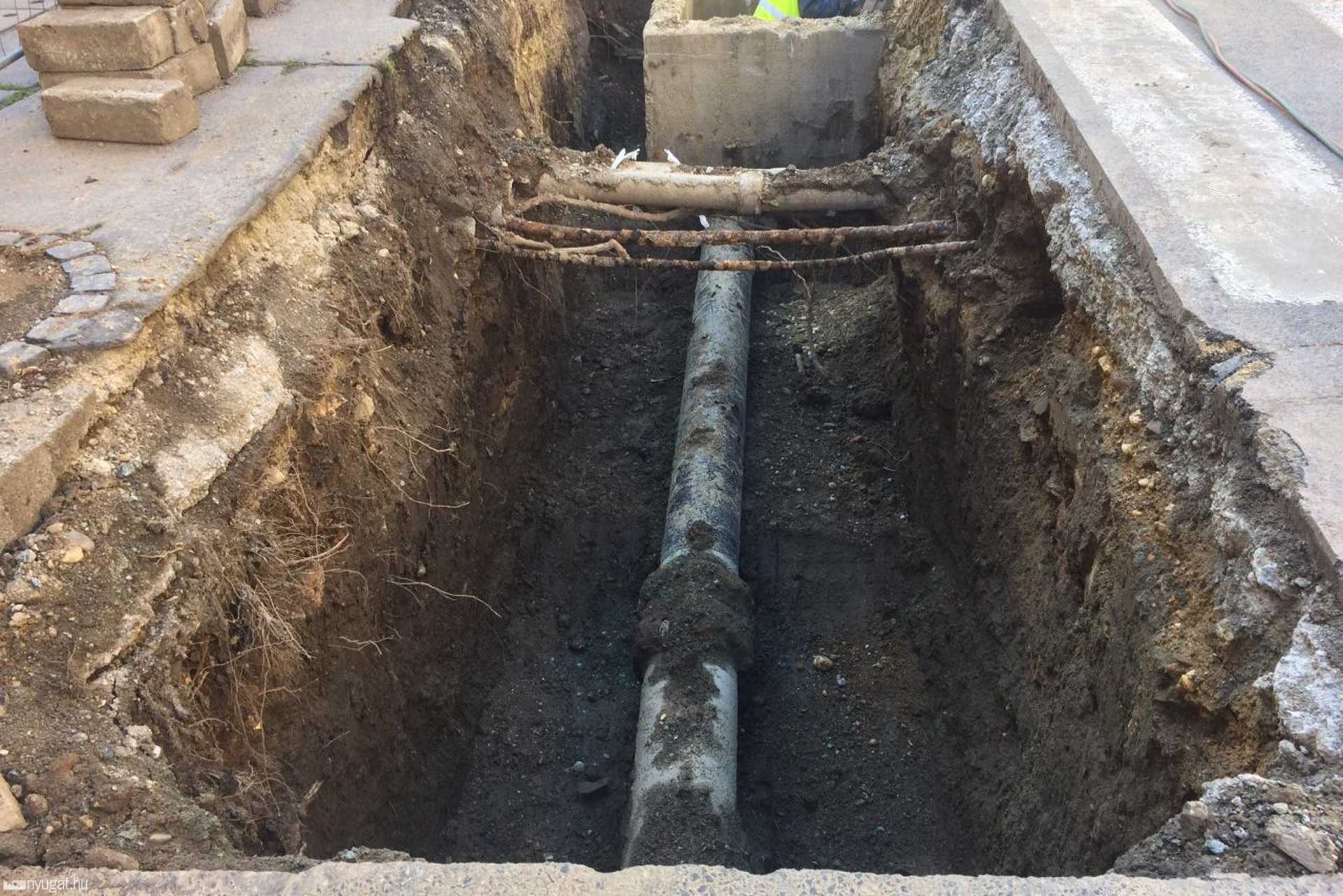 Hatalmas lyuk a Király utcában