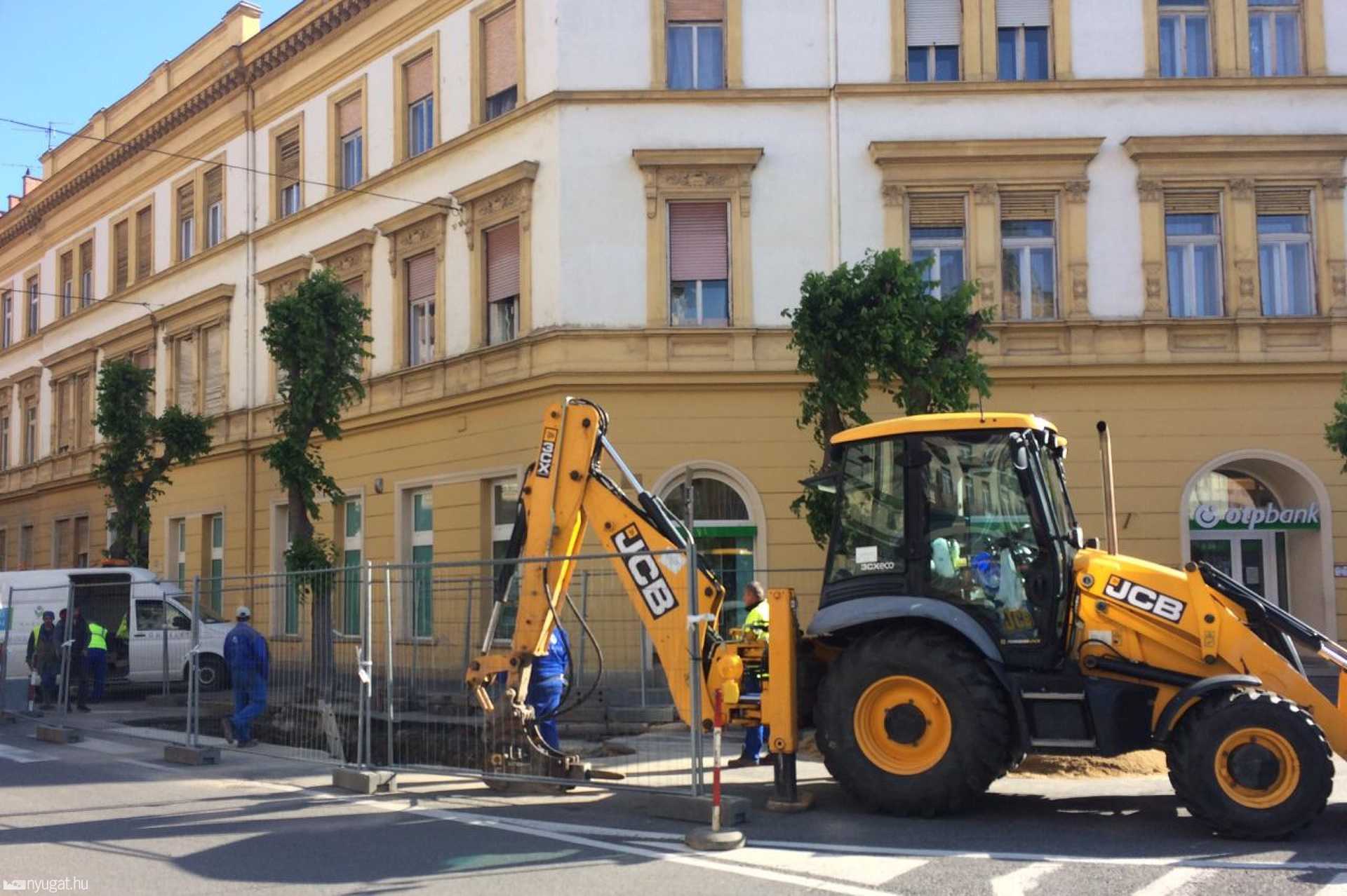 Hatalmas lyuk a Király utcában