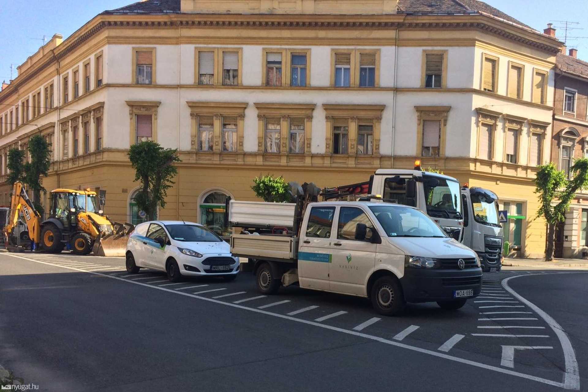 Hatalmas lyuk a Király utcában