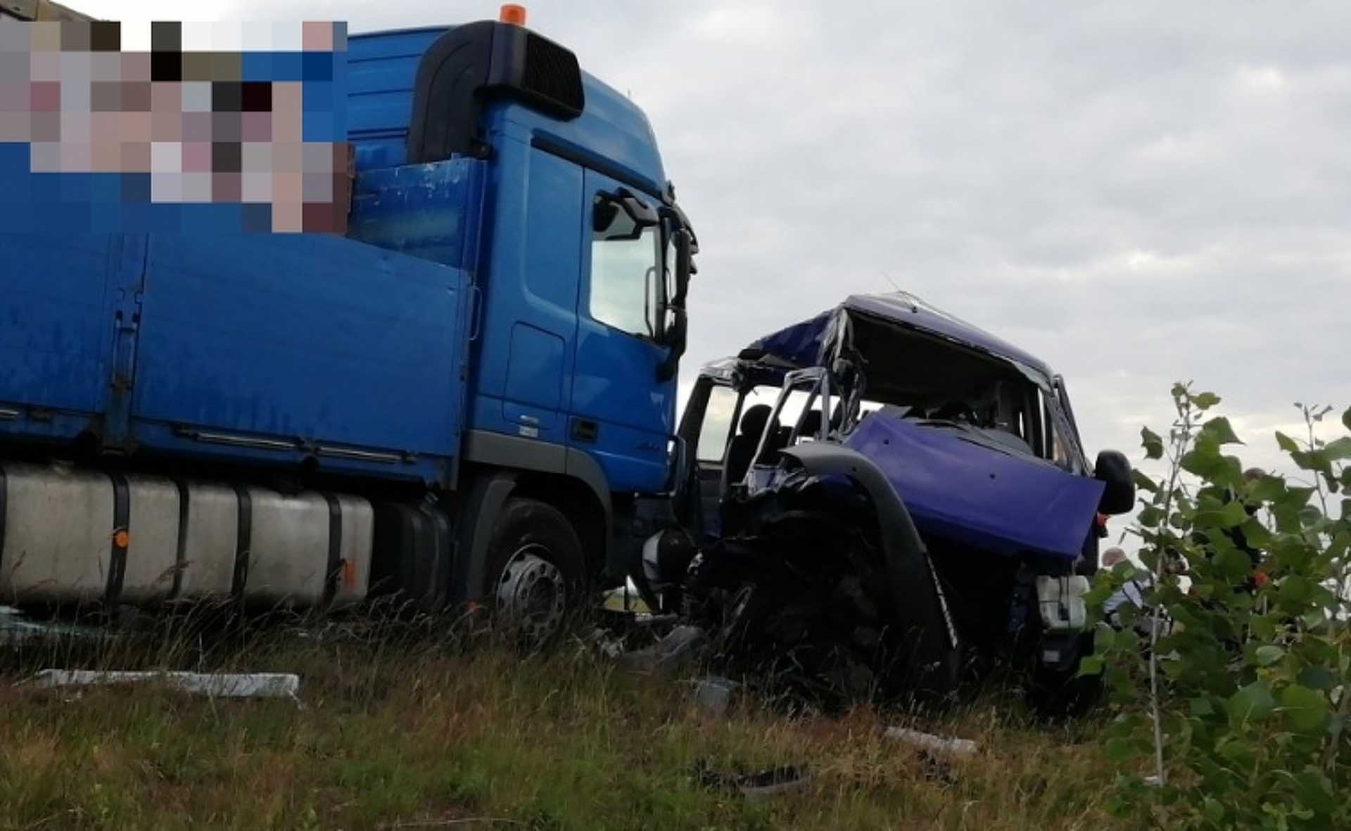 Előzés miatt ütközött a kisbusz, melyben öten meghaltak ma hajnalban 