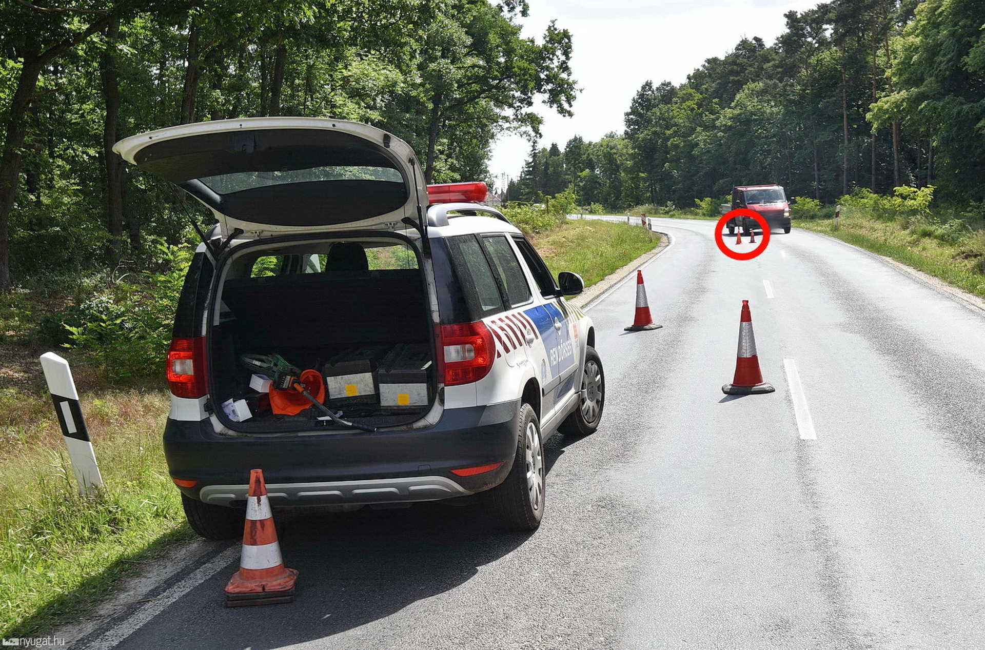 Mentővel koccan a Nemzeti Útdíjfizető autója Sorokpolány közelében 
