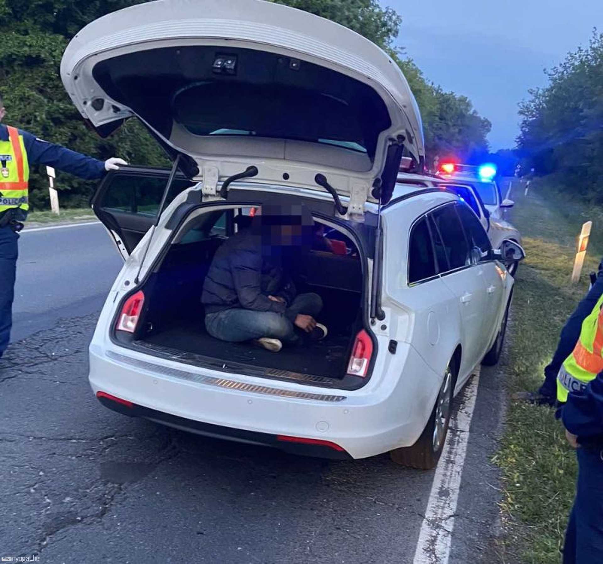 Migránsok és embercsempészek a 8-as úton