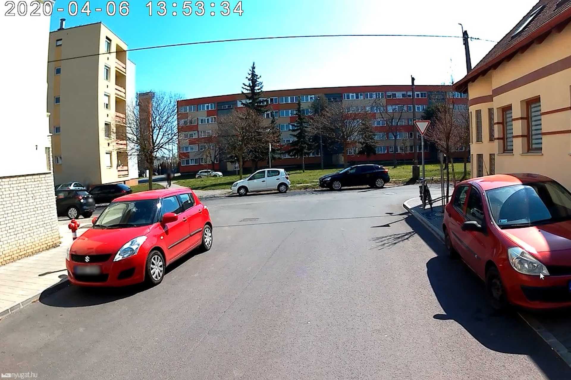Szabálytalan és kreatív parkolások Szombathelyen: Móricz Zsigmond utca