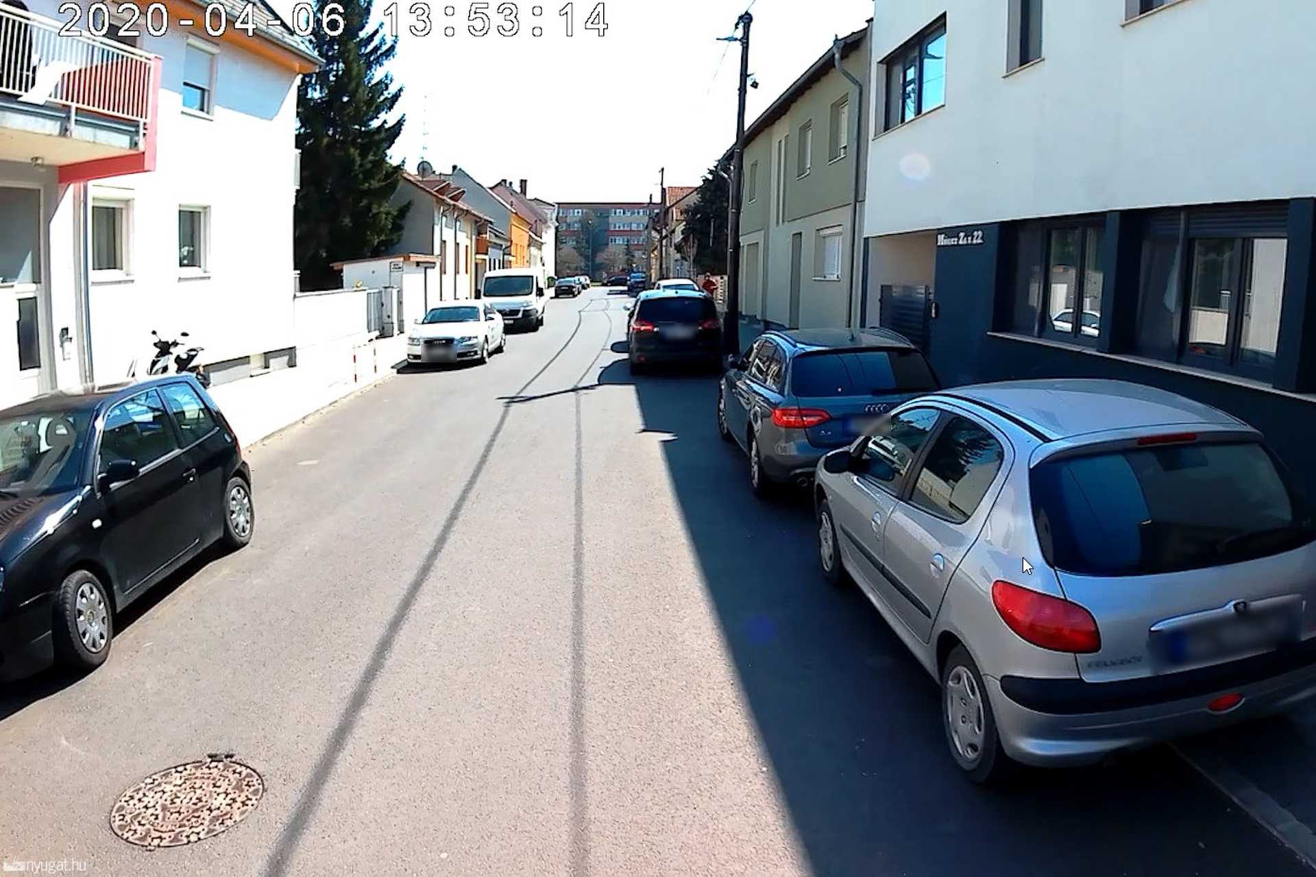 Szabálytalan és kreatív parkolások Szombathelyen: Móricz Zsigmond utca