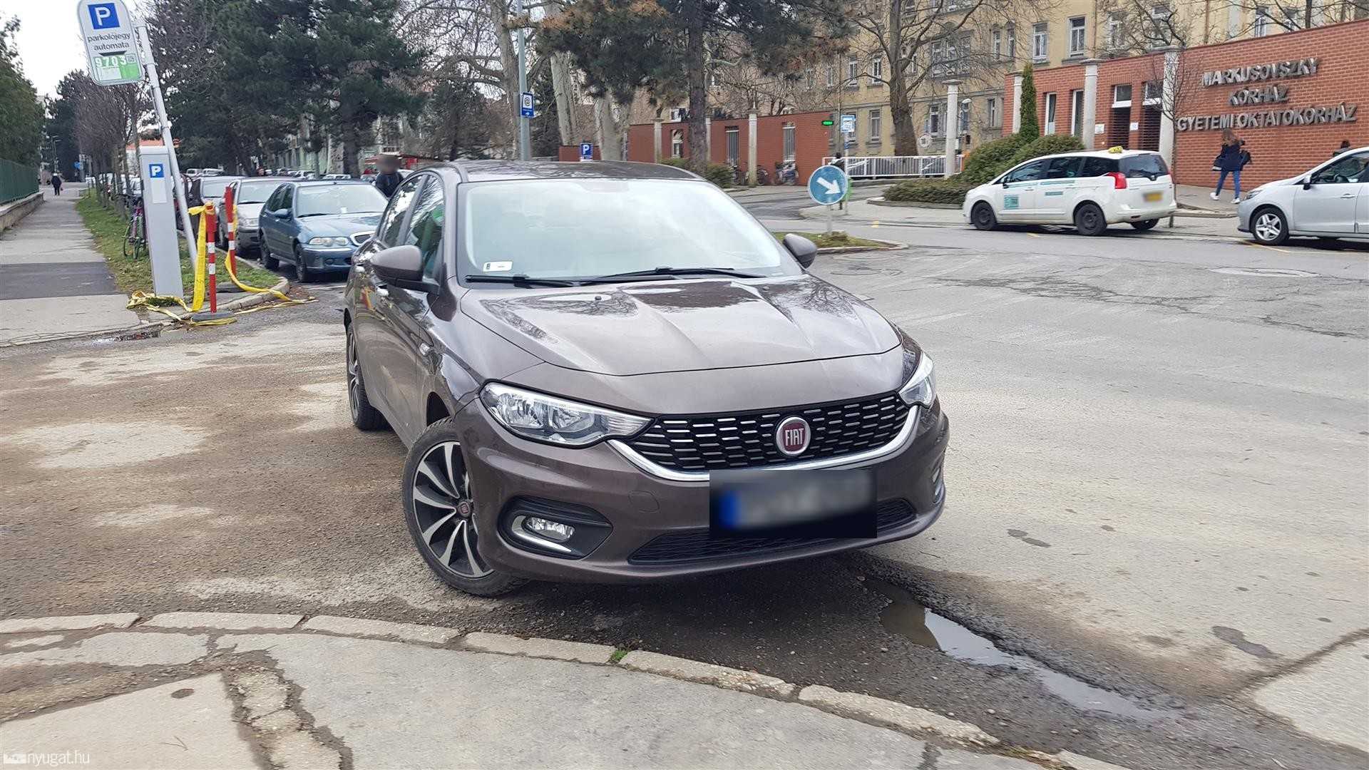 Szabálytalan és kreatív parkolások Szombathelyen: Markusovszky