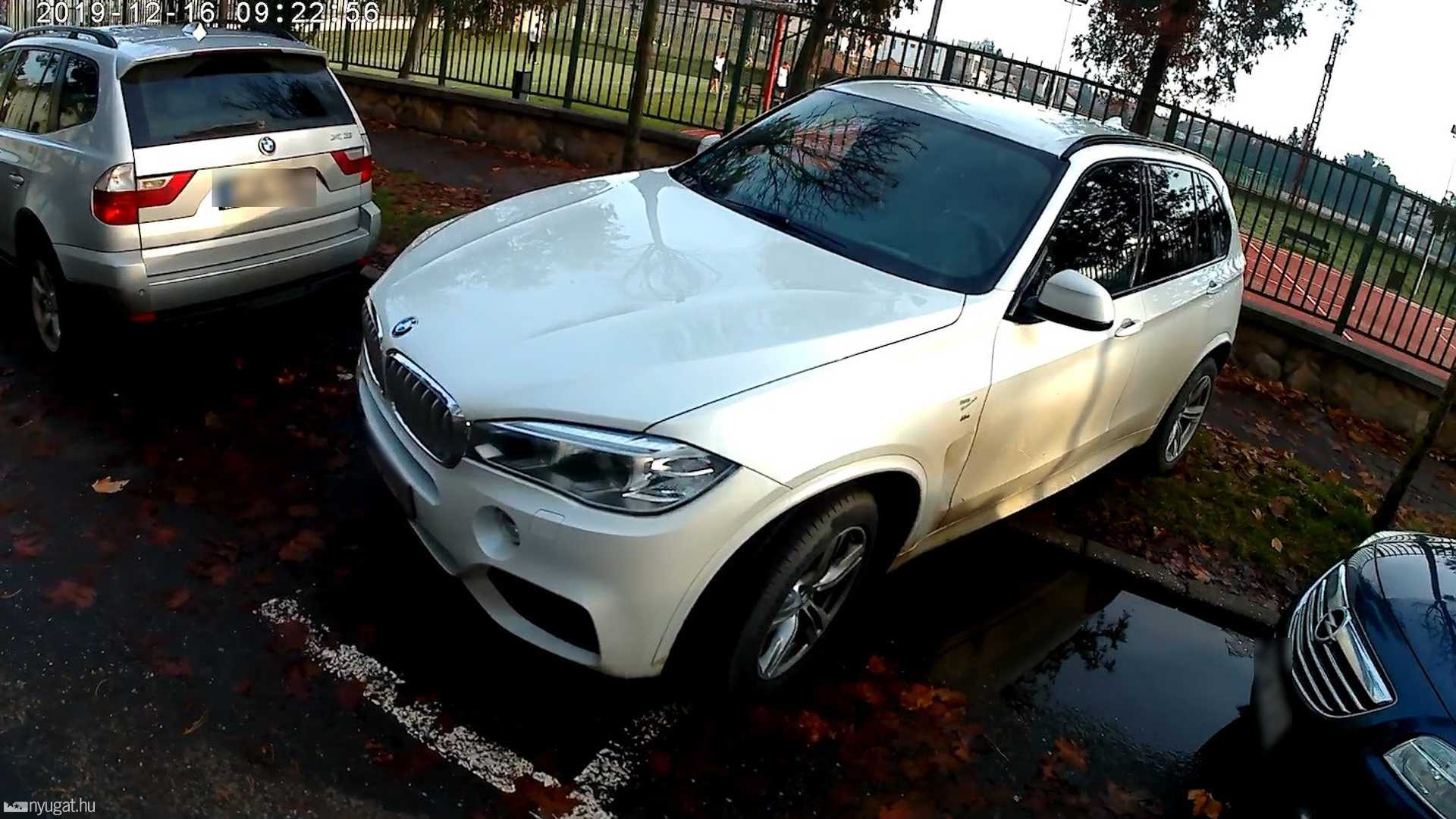 Szabálytalan és kreatív parkolások Szombathelyen: Markusovszky