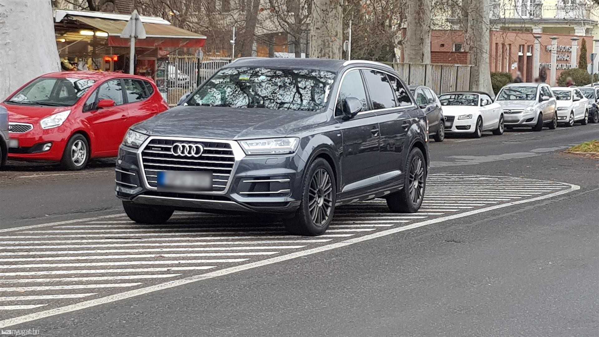 Szabálytalan és kreatív parkolások Szombathelyen: Markusovszky