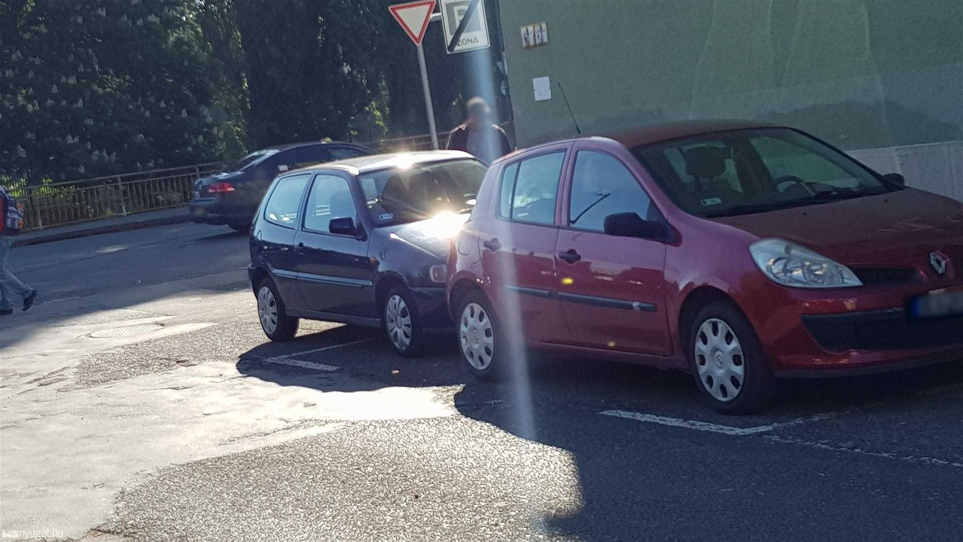 Szabálytalan és kreatív parkolások Szombathelyen: Kórház köz
