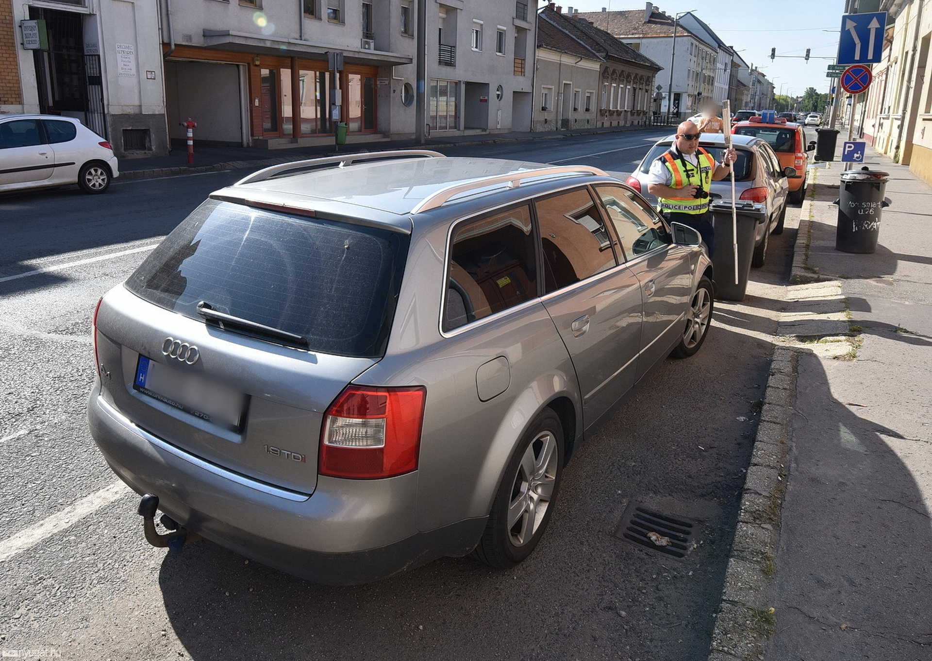 4 autó rongálódott egy ráfutásos balesetben