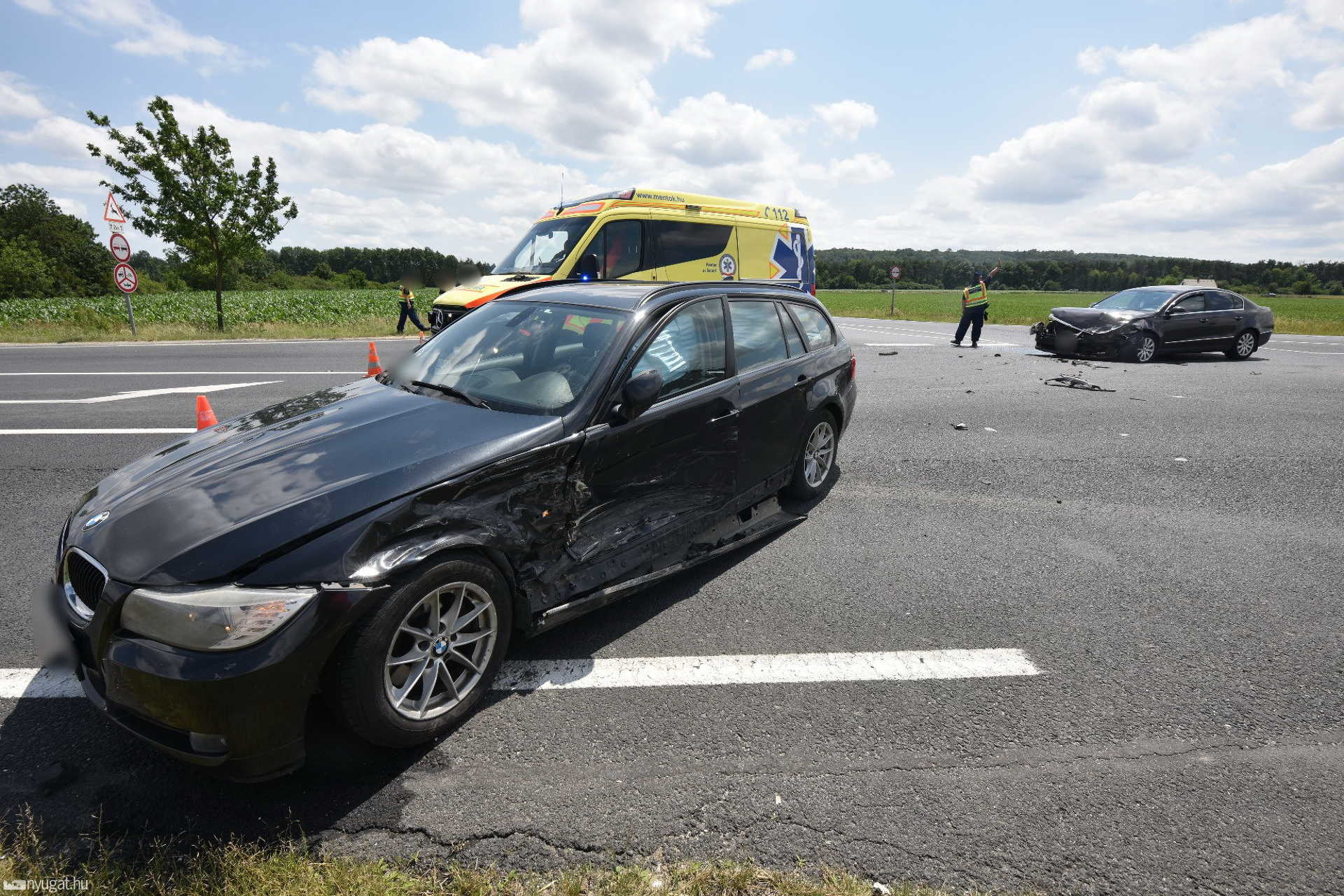 BMW és VW ütközött a 89-es úton