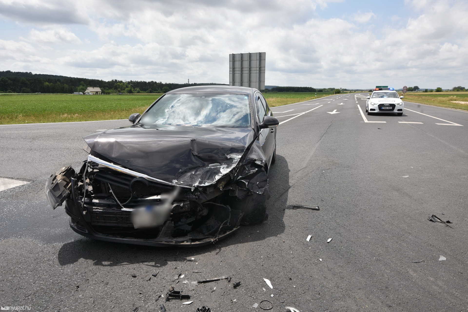 BMW és VW ütközött a 89-es úton