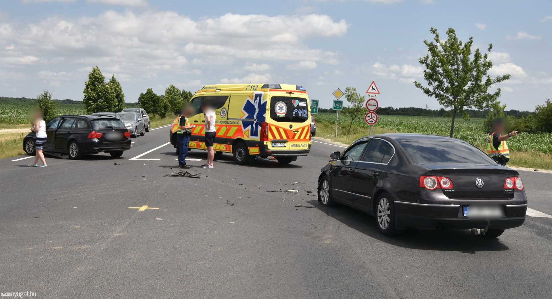 BMW és VW ütközött a 89-es úton