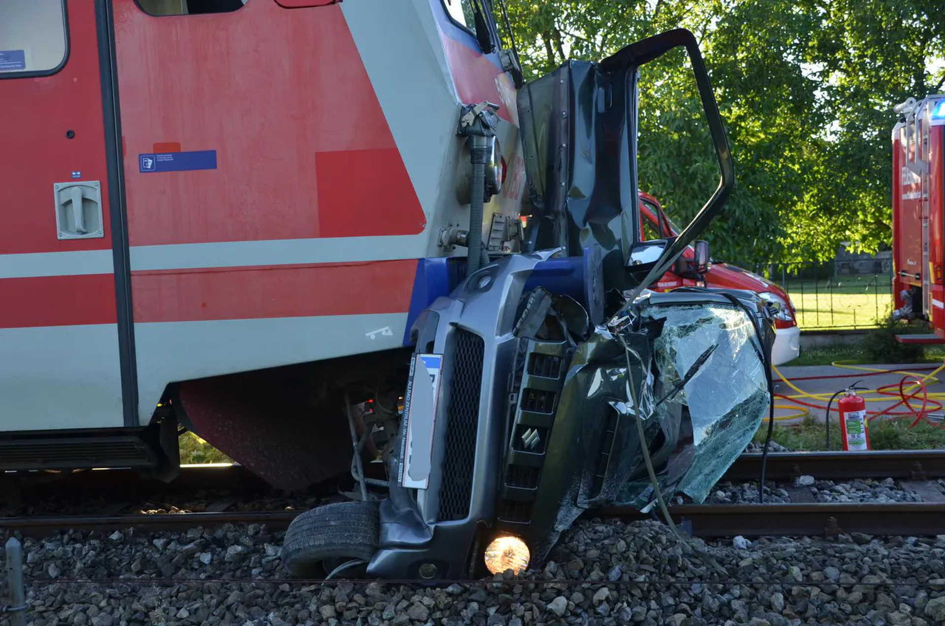 Autót gázolt el a motorvonat Tattendorfban