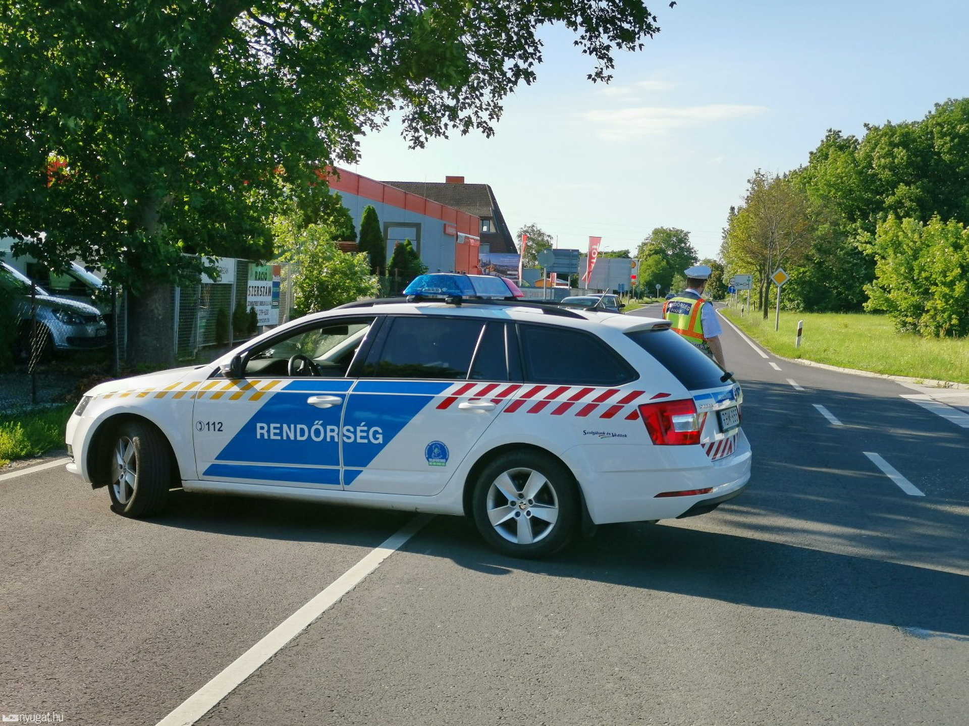 MAN teherautó tolt VW-t Mazdába a 87-es főúton, Szombathely határában