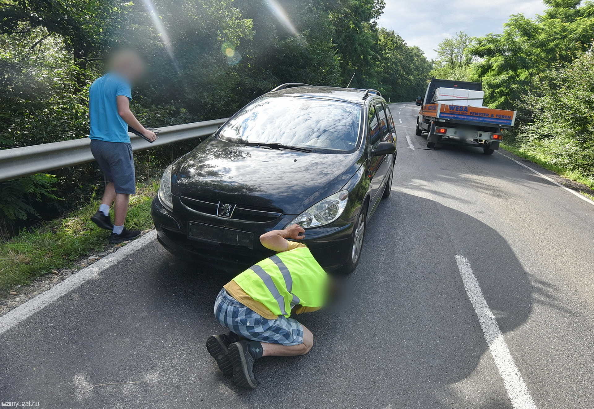 Őzbakot gázolt Peugeot a 87-es főúton, Rum közelében