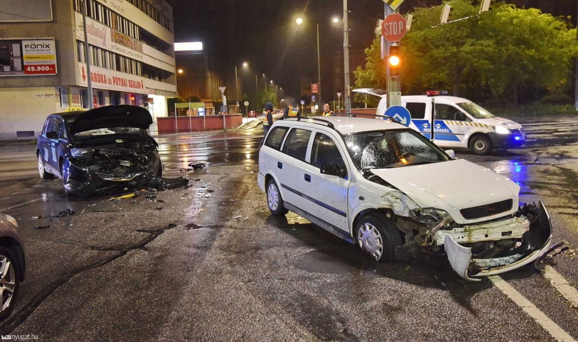 Baleset a Hunyadi és Thököly kereszteződésben 