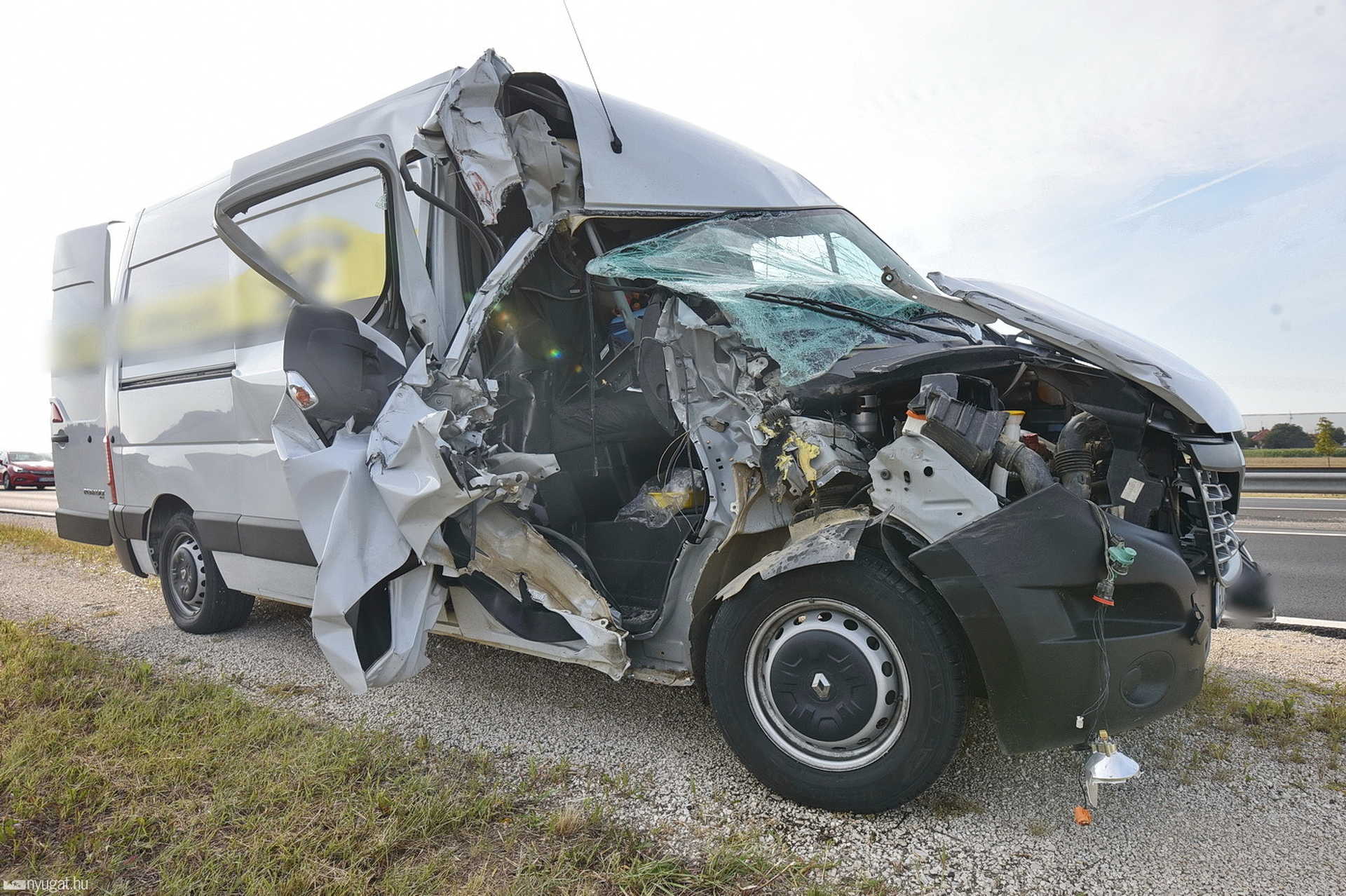 Bedarálta a Renault-t a kamion
