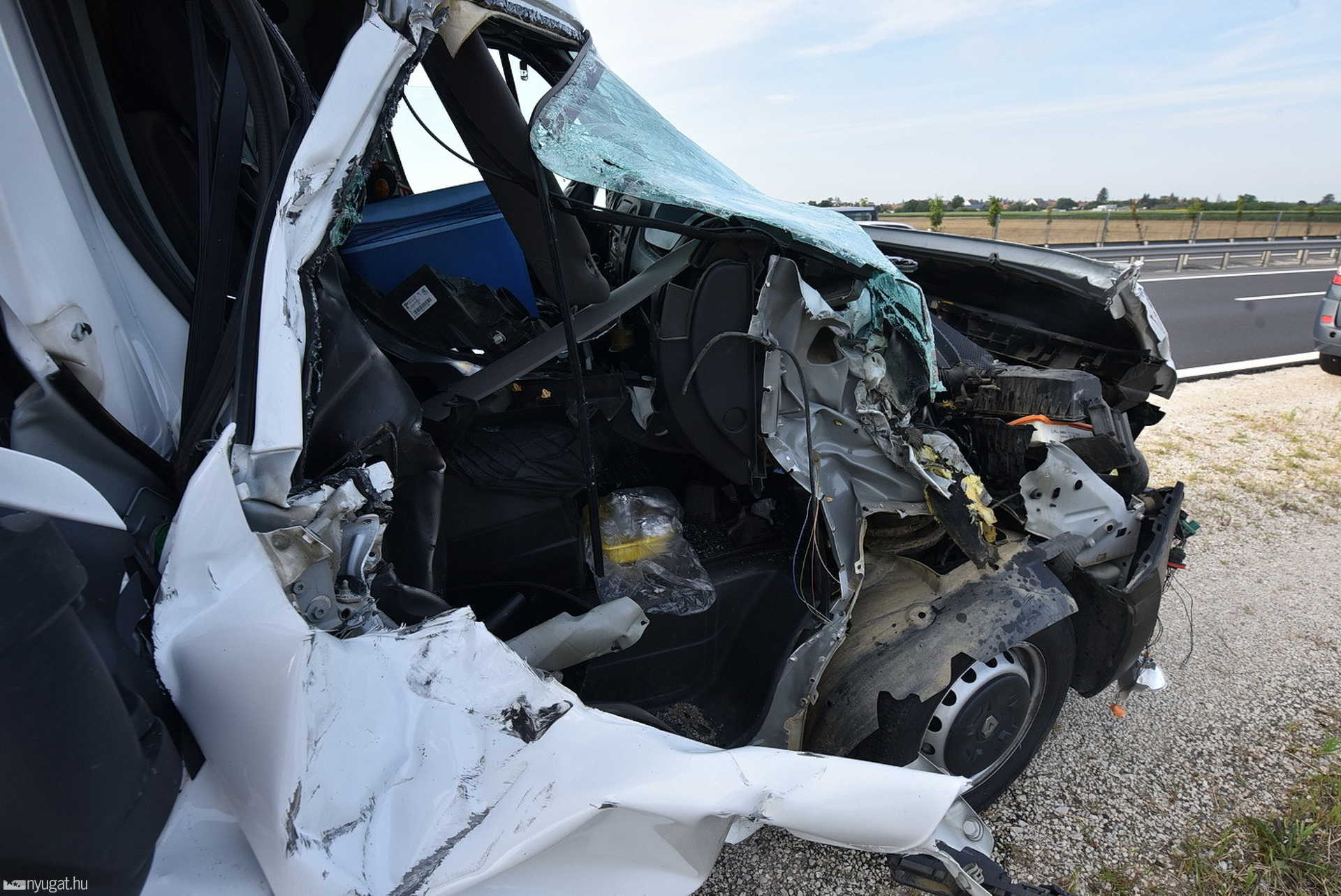 Bedarálta a Renault-t a kamion