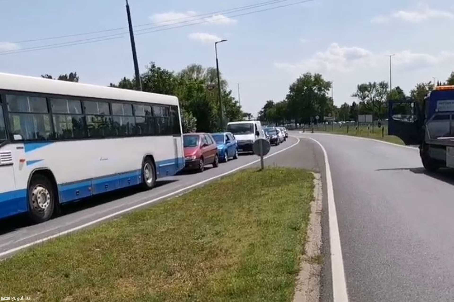 Torlódás a 86-oson Szombathely határában