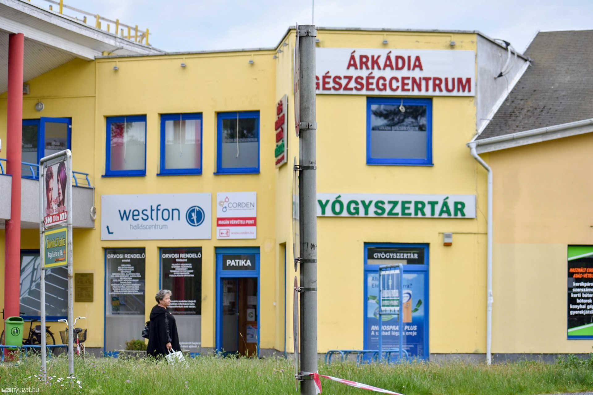 A szóban forgó rendelő a Dolgozók útja 1. alatt