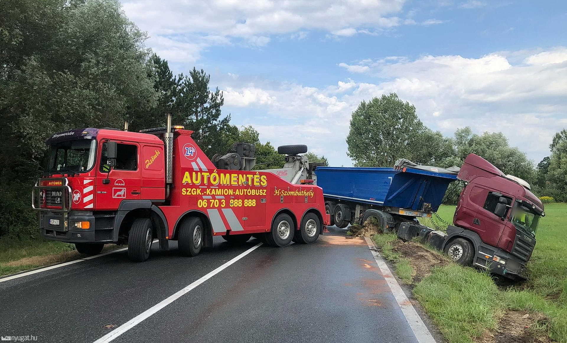 Scania teherautó csúszott árokba Hosszúperesztegnél, a 8-as főúton