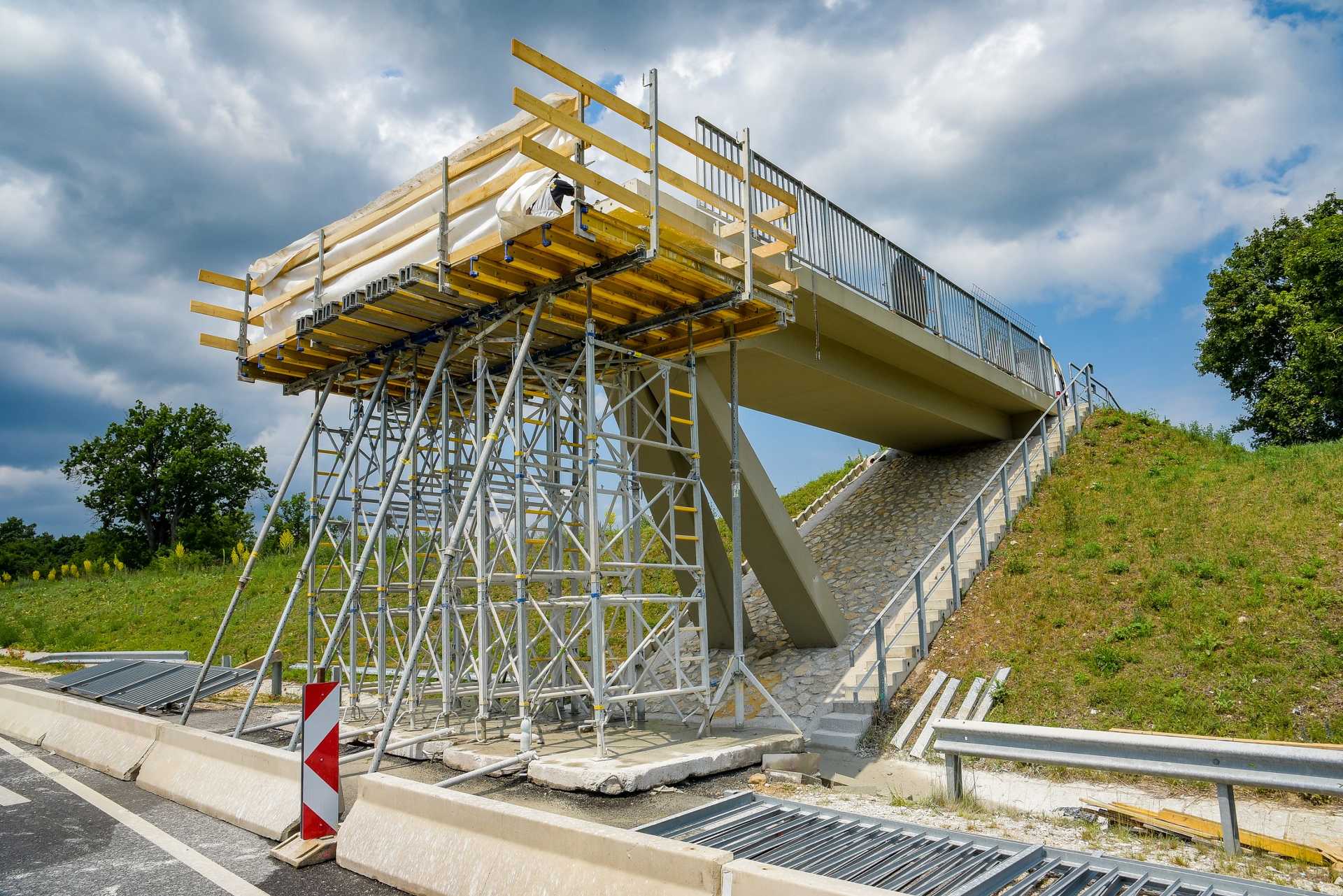 Hídépítés a 8-as főút Várpalota elkerülő szakaszán