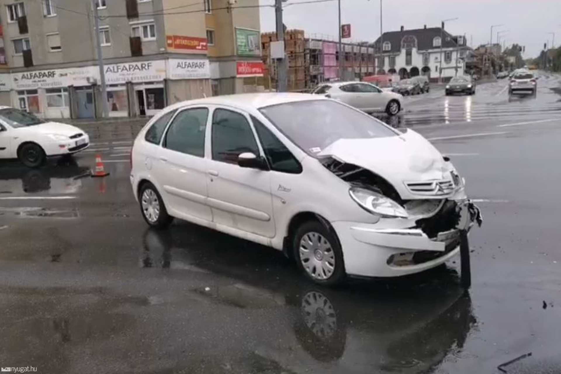 Baleset a Hunyadi és Szent Márton kereszteződésben