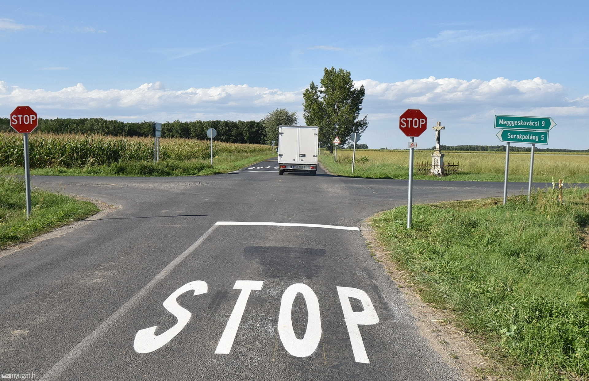 STOP-tábla került a hírhedt sorkifaludi kereszteződésbe