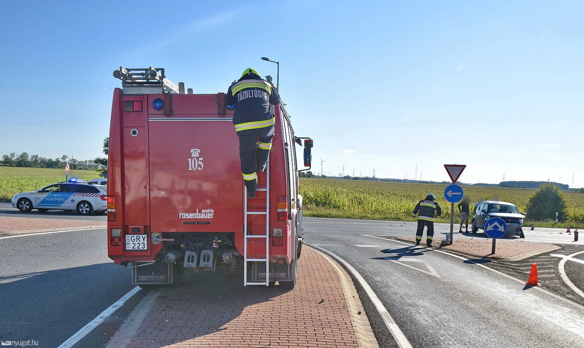 Rosszul mérte fel az érkező sebességét a sofőr - Suzuki hajtott Renault elé a 86-oson 