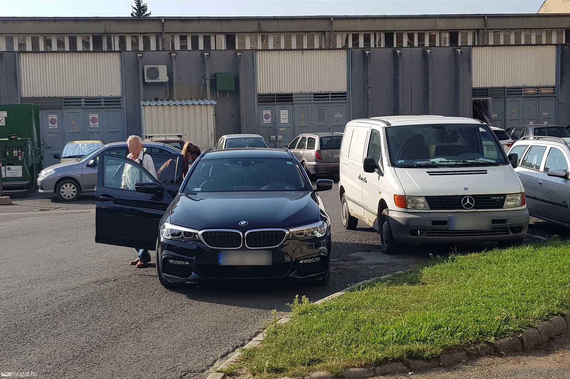 Szabálytalan és kreatív parkolások Szombathelyen: piac