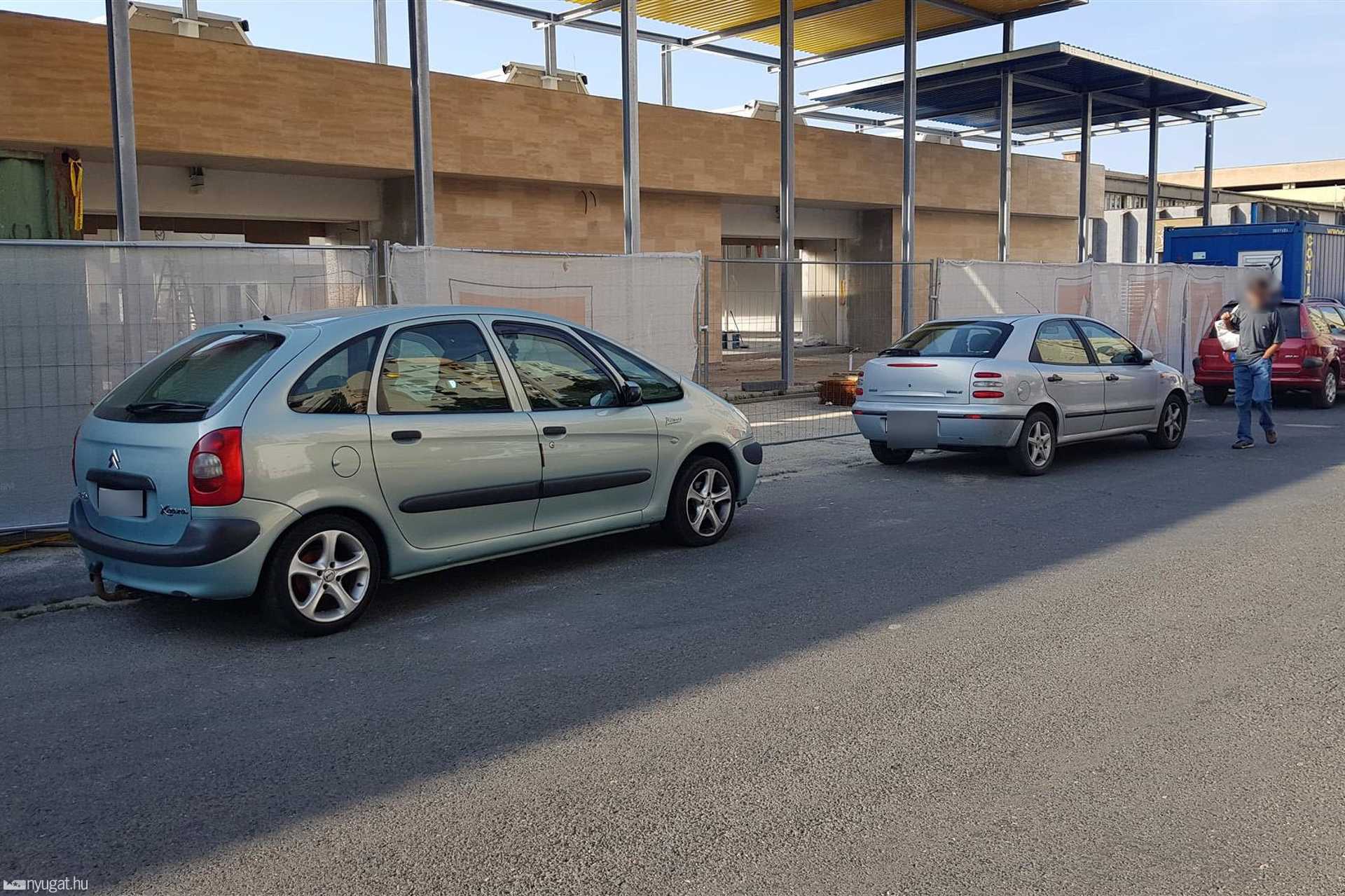 Szabálytalan és kreatív parkolások Szombathelyen: piac
