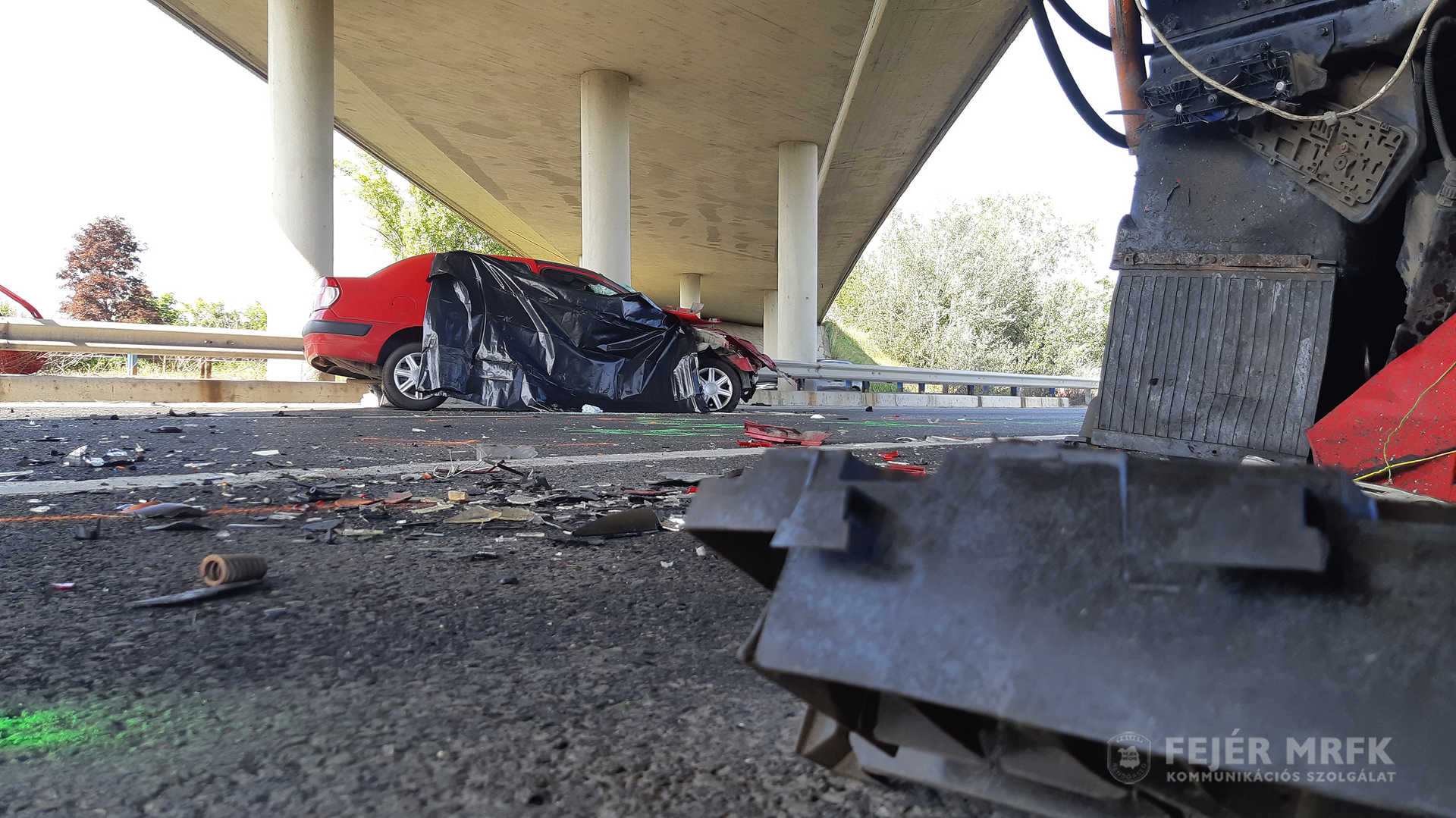 A tegnapi halálos baleset színhelye a rendőrségi fotón