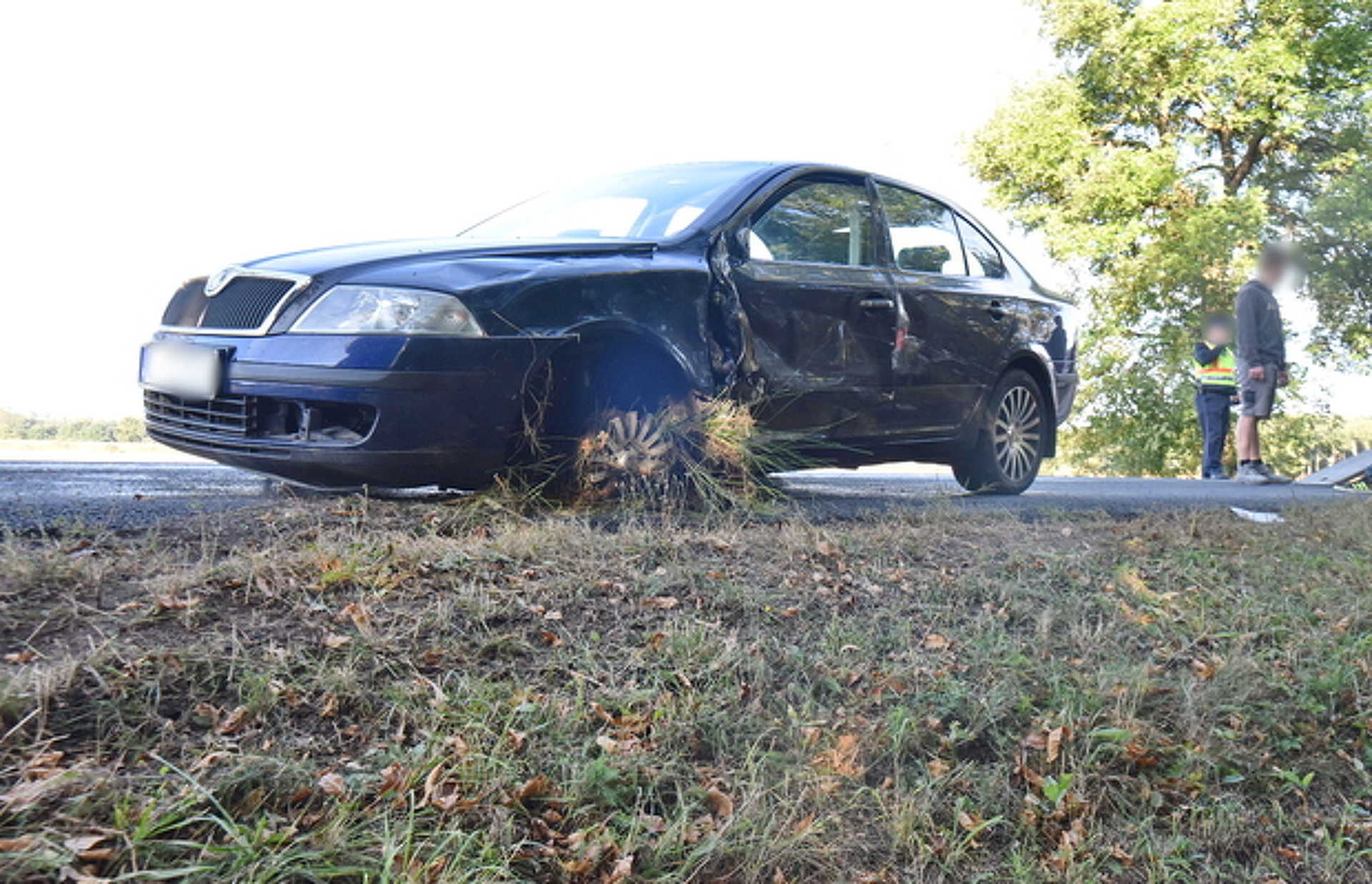 Busszal ütközött és árokba csapódott egy Skoda Sorokpolány közelében 