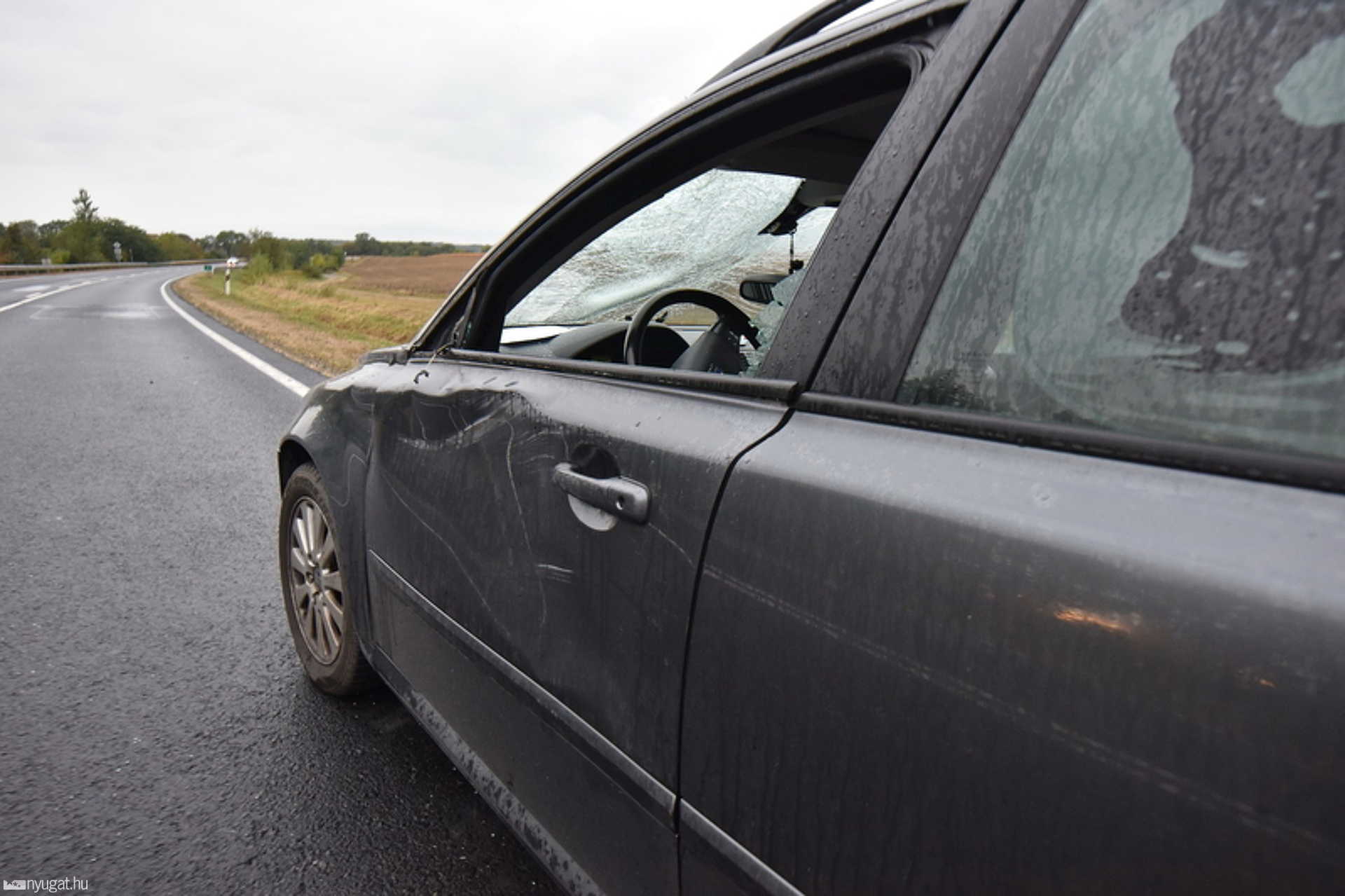Szarvas ütközött Volvóval a 89-es úton