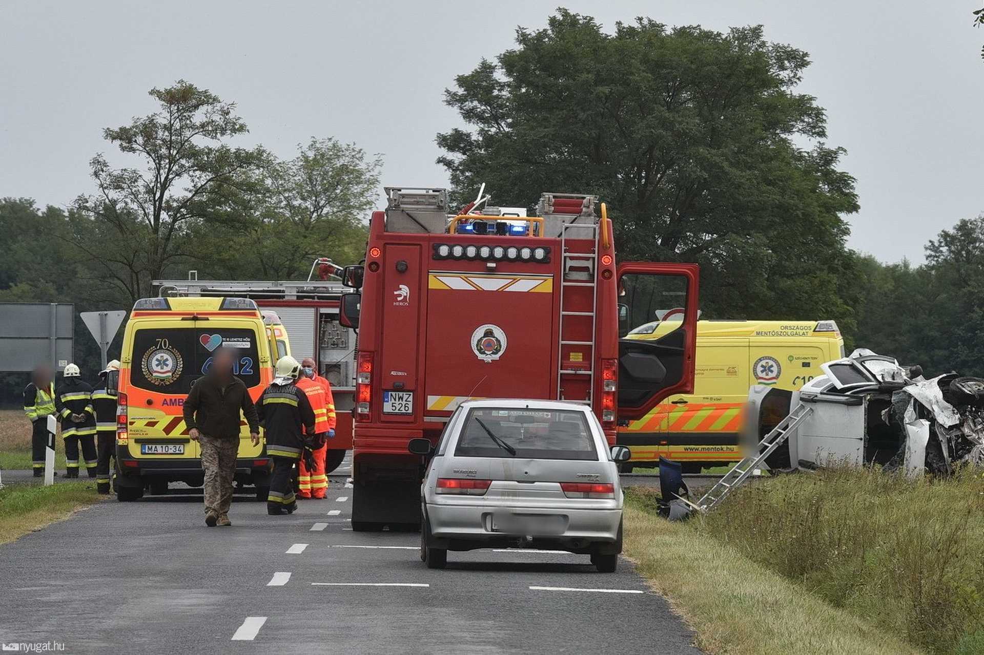 Felborult egy Dacia, miután VW-vel ütközött Boba közelében
