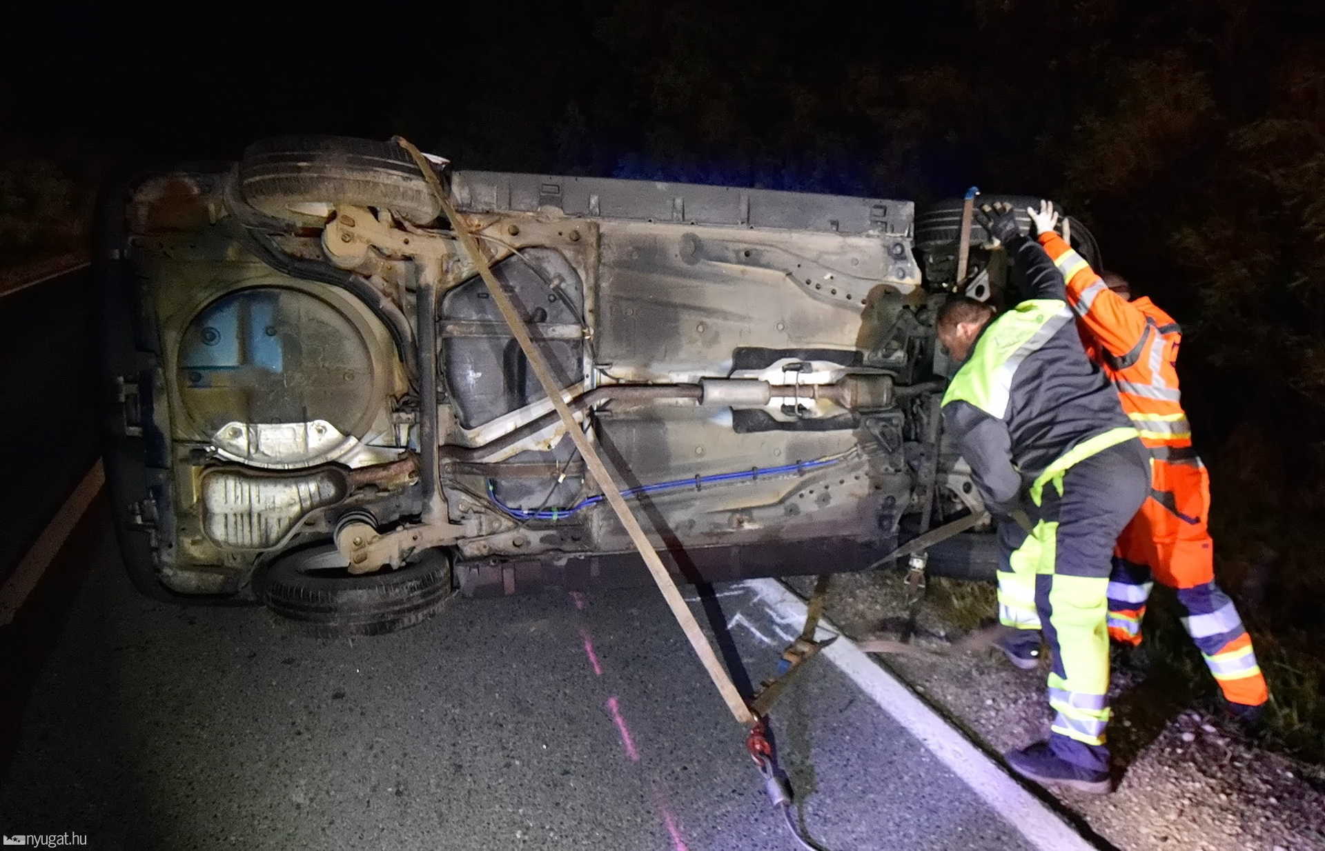 Felborult egy Opel a 87-esen