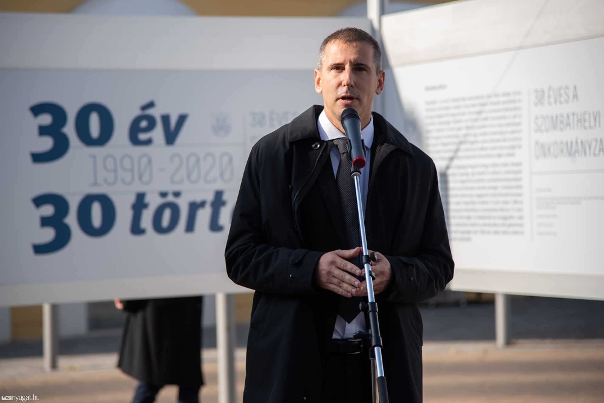 Nemény András beszédet mond