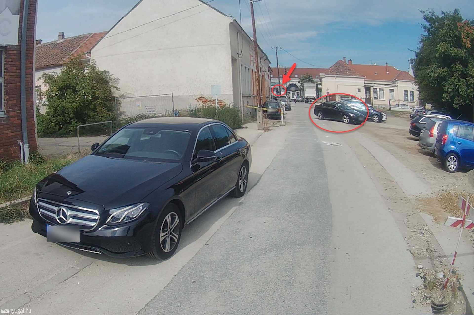 Szabálytalan és kreatív parkolások Szombathelyen: Szabadságharcos utca