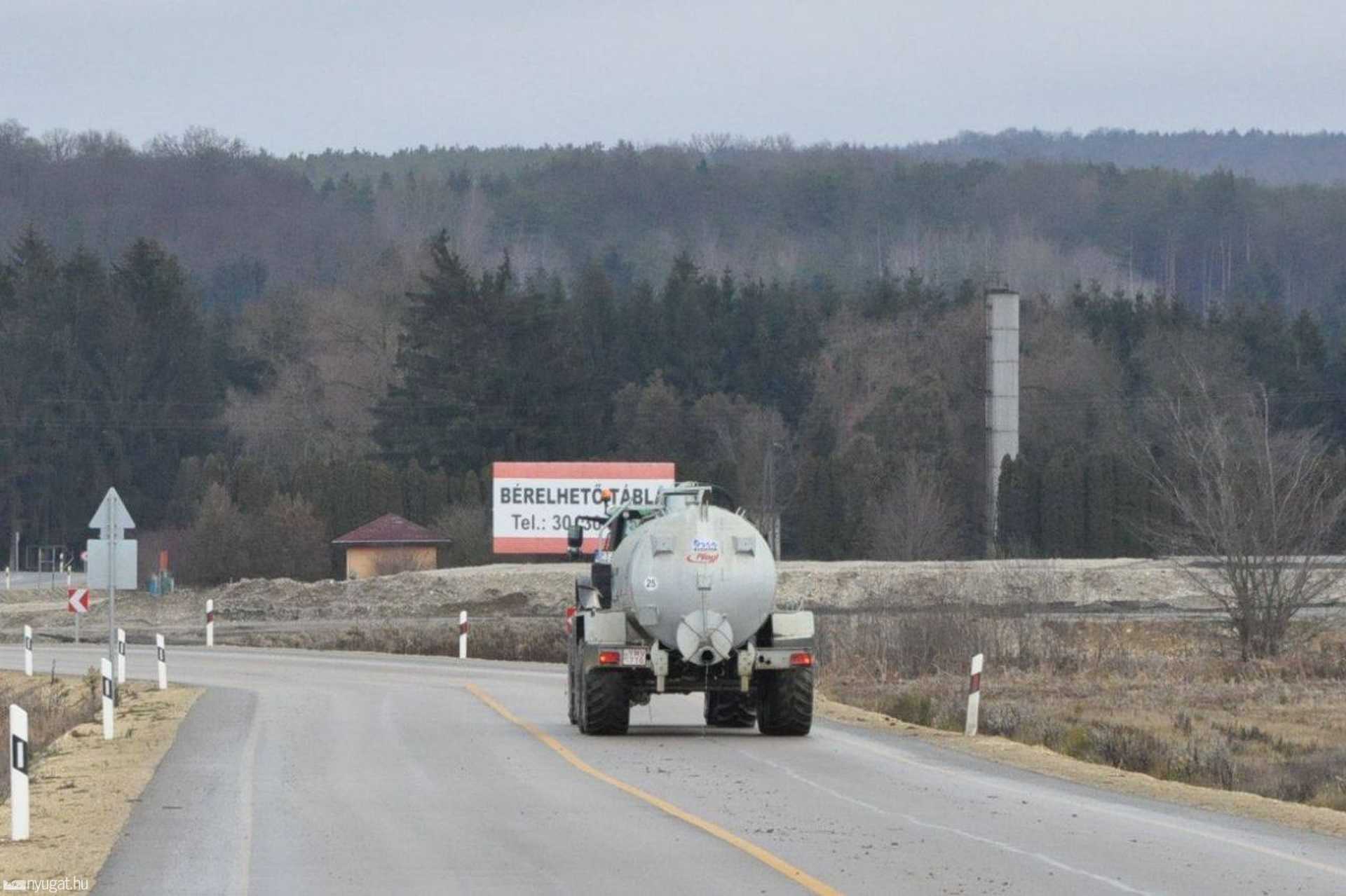 Épülő kerékpáros aluljáró az M8-asnál