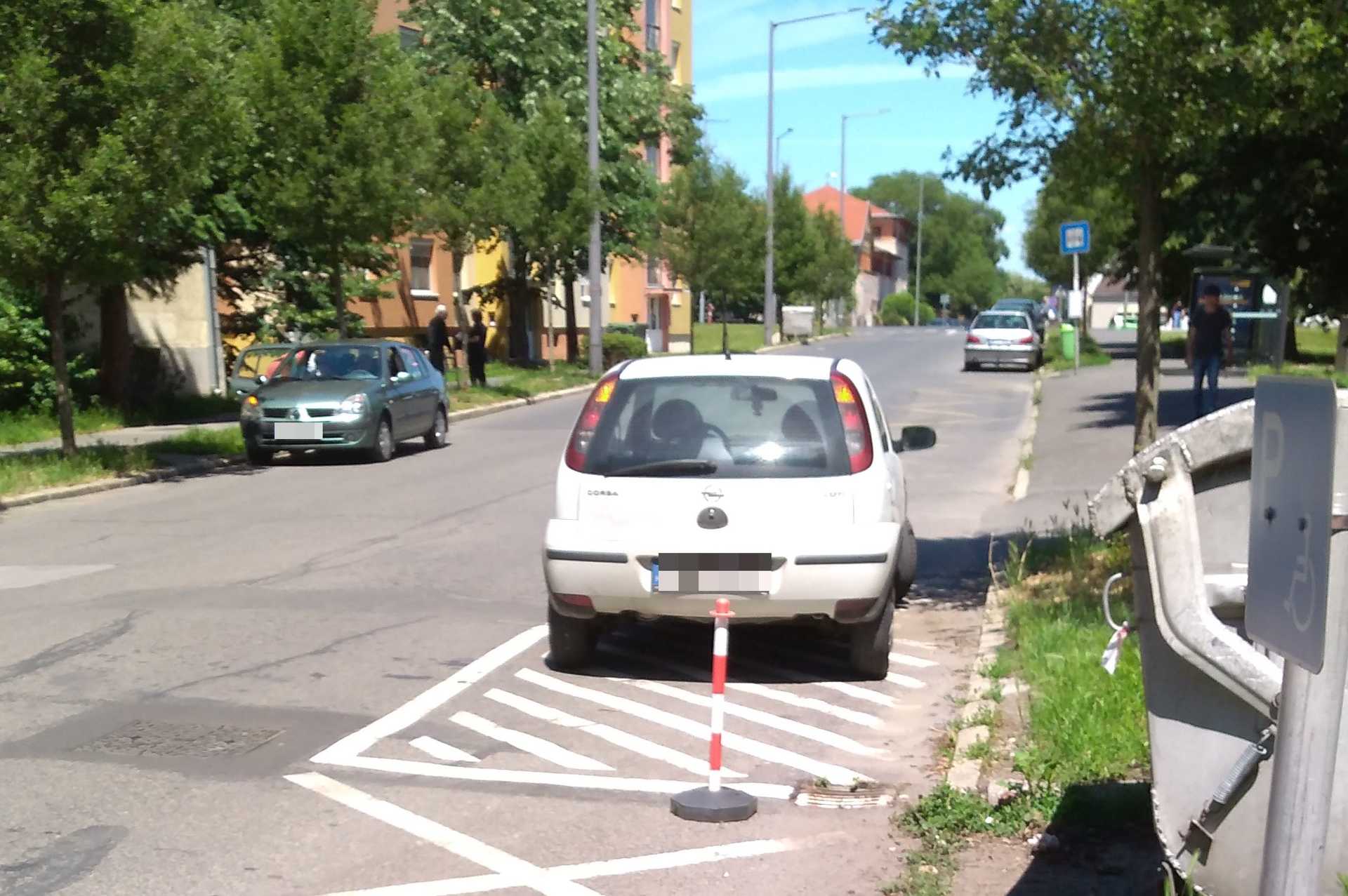 Ahogy például a képen látható jármű vezetője